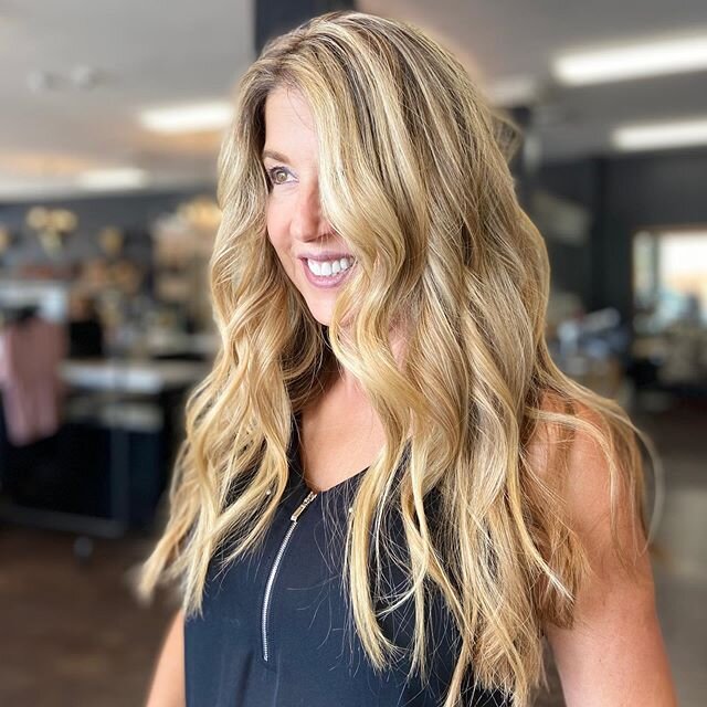 It&rsquo;s rare to see long natural hair without extensions. When you do you document it. #jstudio559 #enviebeautybar #longlocks #blondehair #blondehighlights #naturalbeauty #longhairdontcare #visaliahair #visaliahairstylist #centralvalleyhairsociety