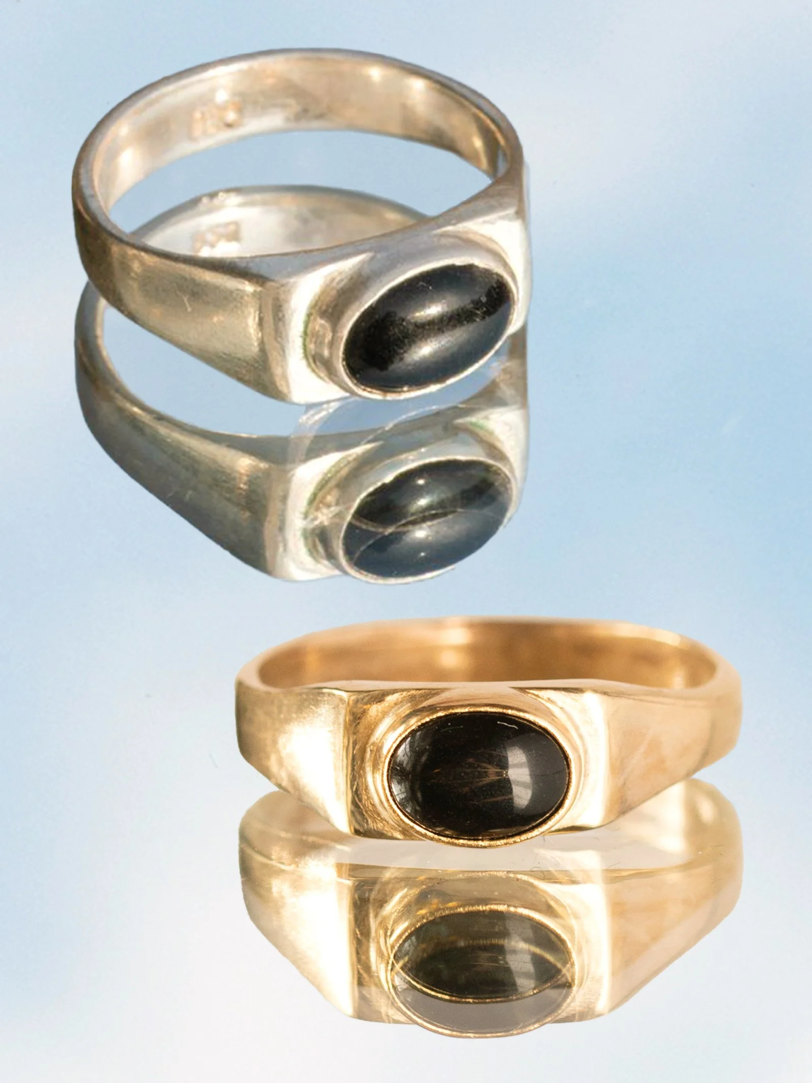 Stone Horizon Signet Ring ✸ Onyx