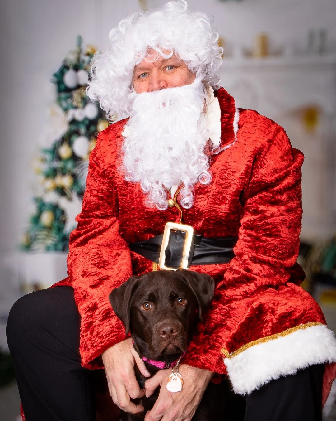 🎅✨ Spots still remain for Photos with Santa! ✨🐾

Snag one of the last spots for the cutest holiday tradition! Bring your animals
for a festive photo with Santa and take home a keepsake that spreads joy and supports the animals who need us.

📅 Satu