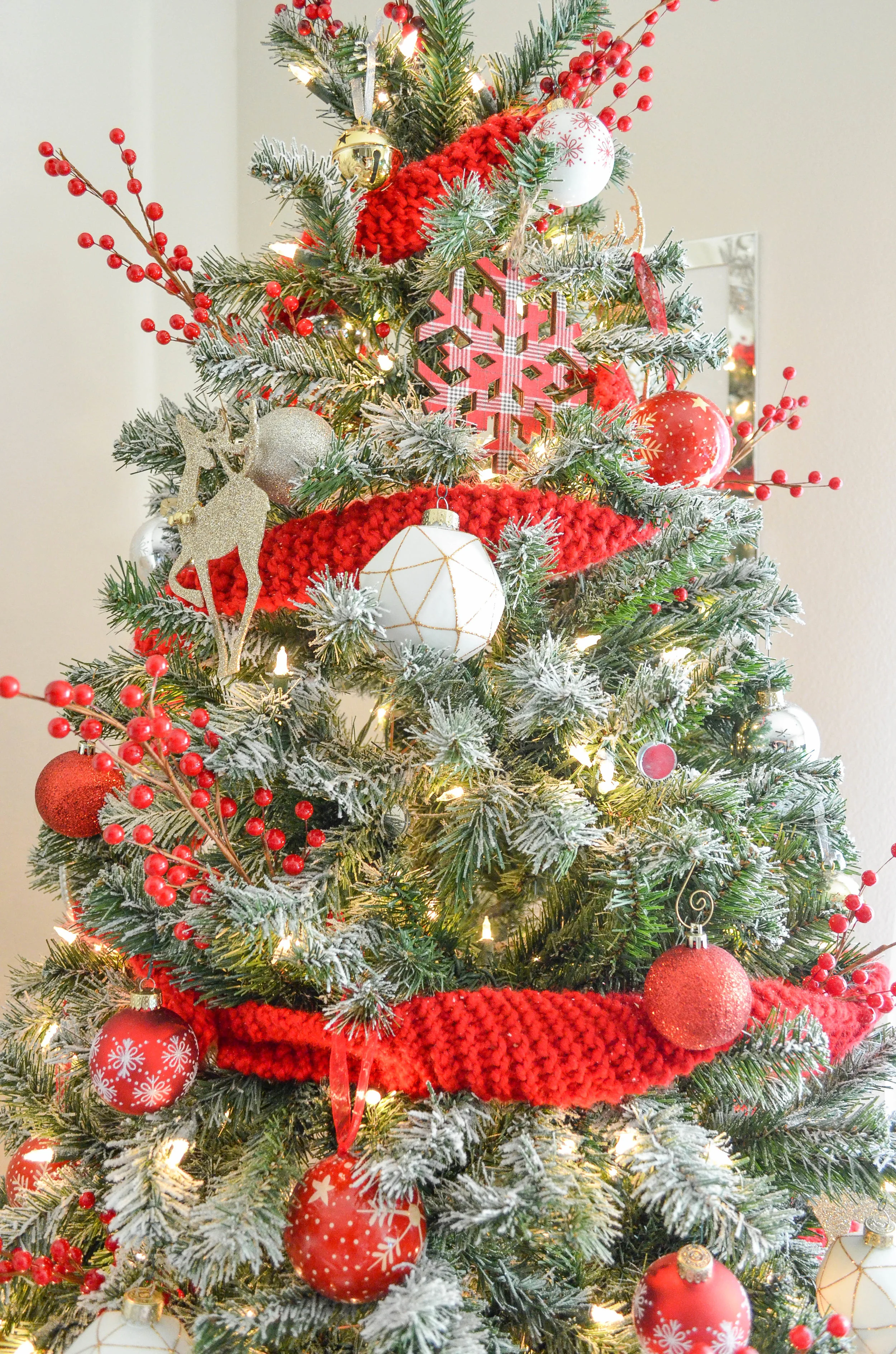 Book Christmas Tree Decorating - Asha-Maia Design | Interiors + Events, Interior Design, Interior Designer, Interior Decorator, Christmas Decorator, Christmas Decoration, Christmas Tree Decorating, Holiday Decorator, Alexandria, VA 22302, Serving Alexandria, VA, Arlington, VA, Washington, DC and surrounding areas.