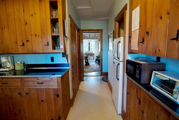 LC07_kitch & hallway.jpg