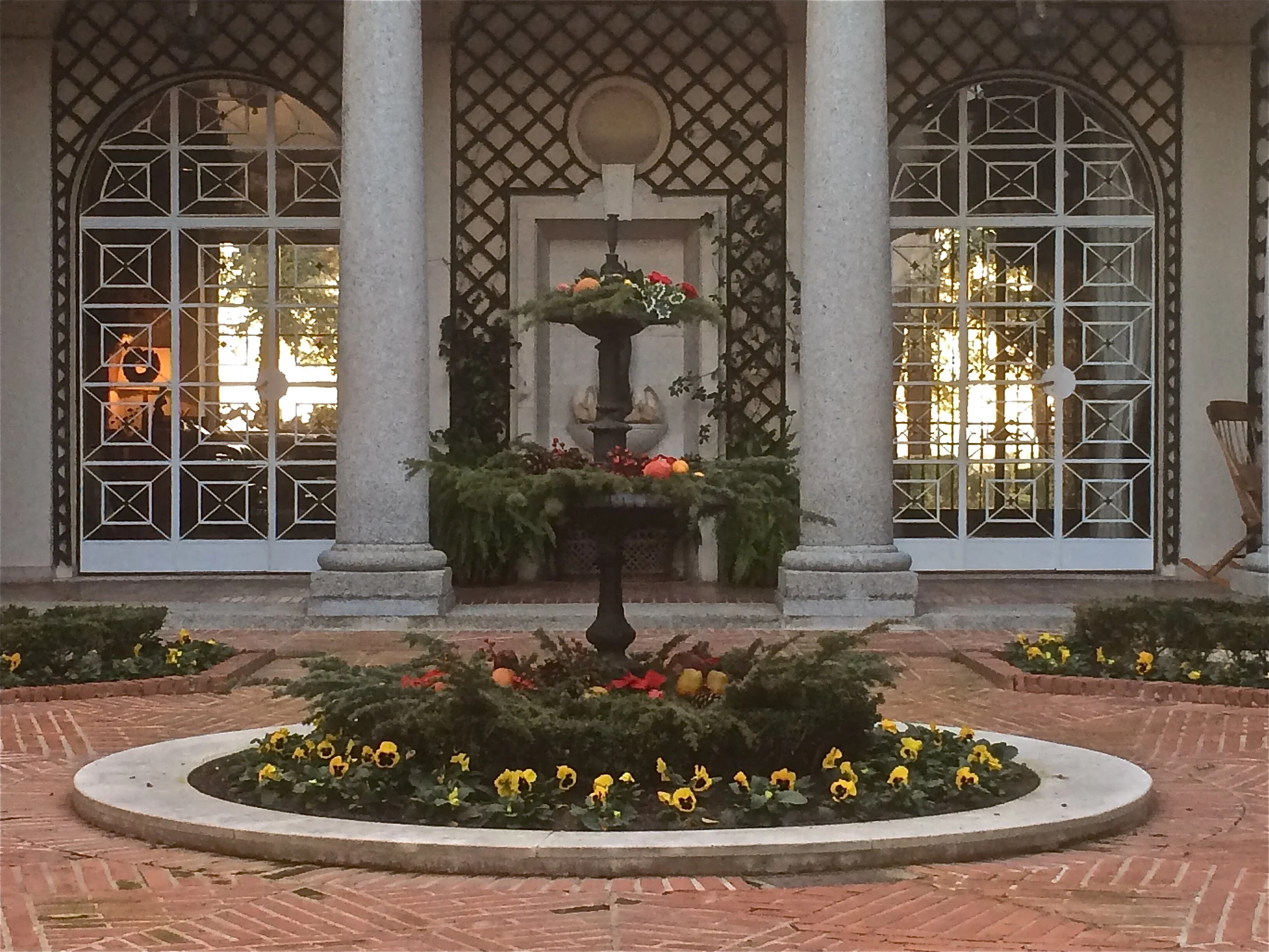 Tuesday's Terrace: Holiday Style