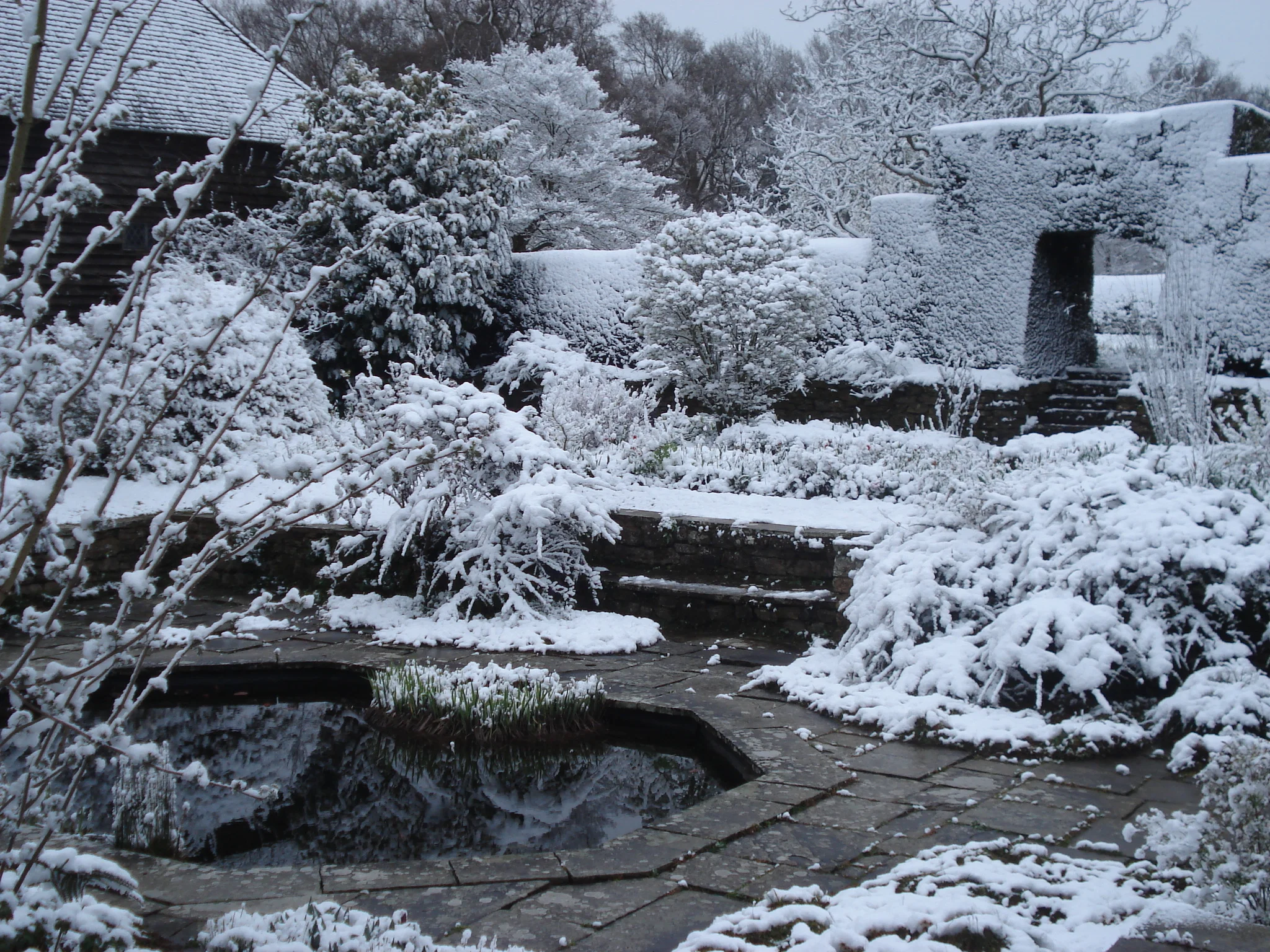 Great Dixter, sunk garden, 2008