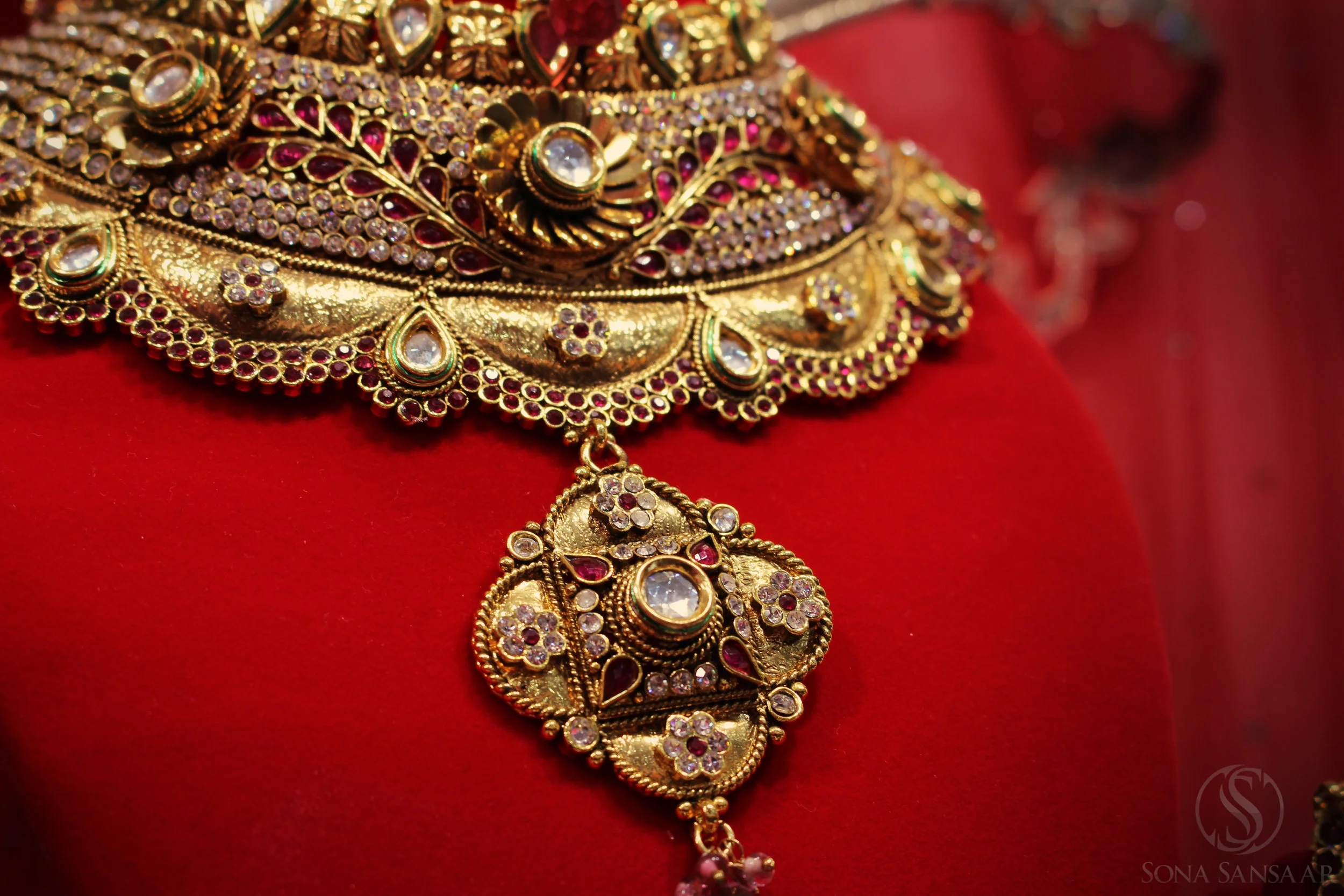 Cosmetic Bridal Necklace