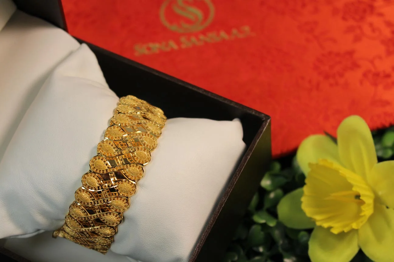 21kt Broad Bangle 2.jpg