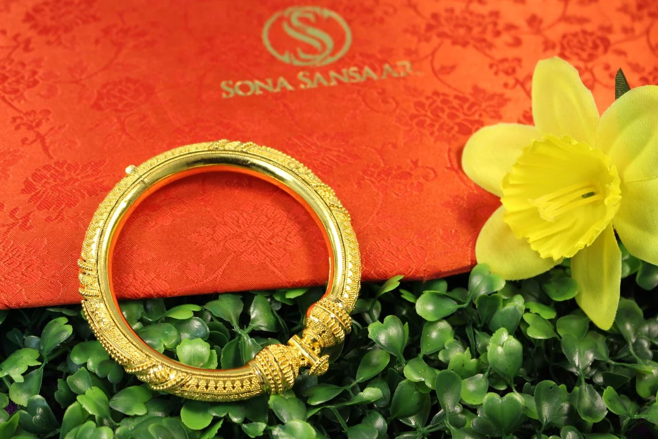 22kt Gold Dress Screw Bangle.jpg