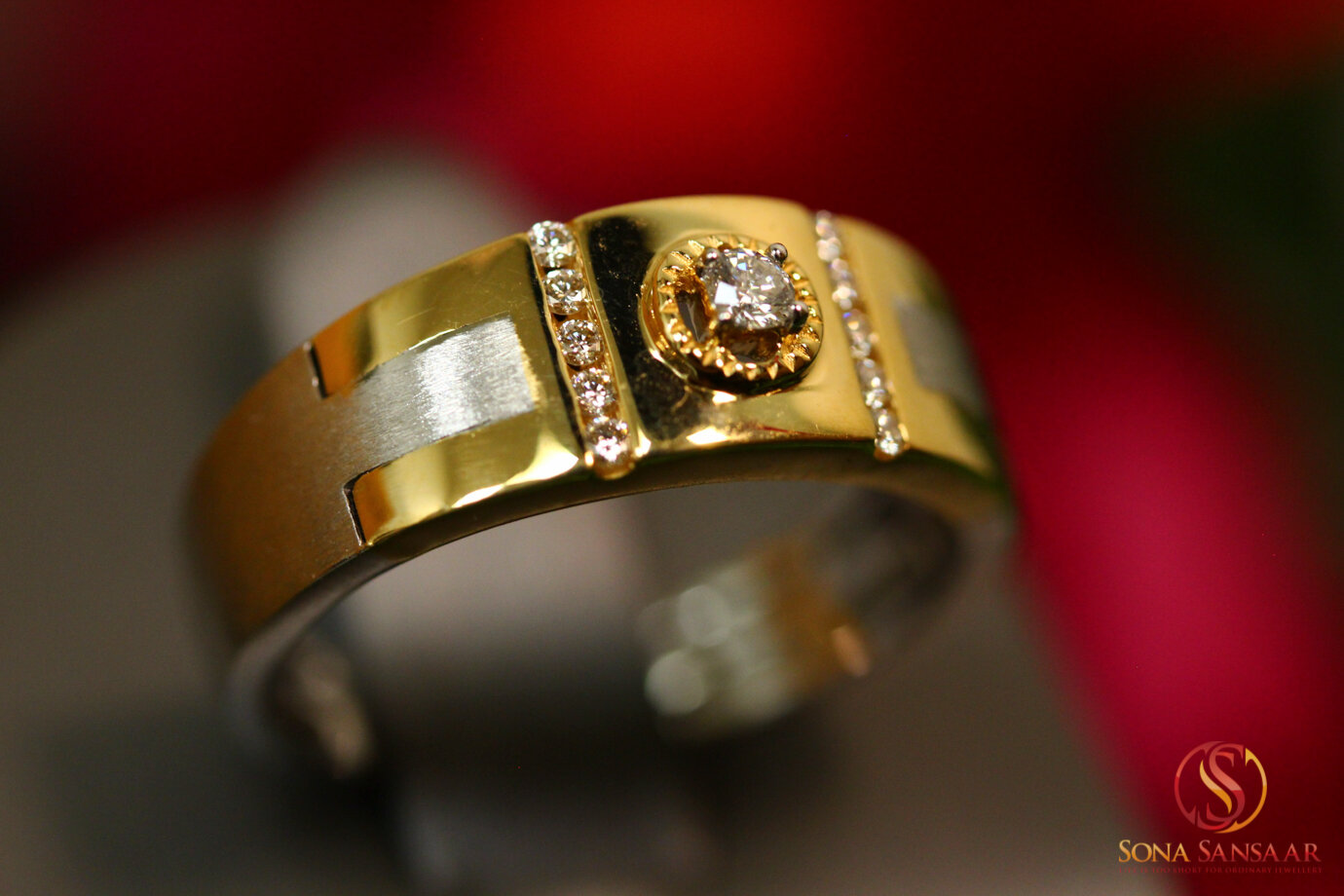 Rounded Diamond on a Two-Tone Band 