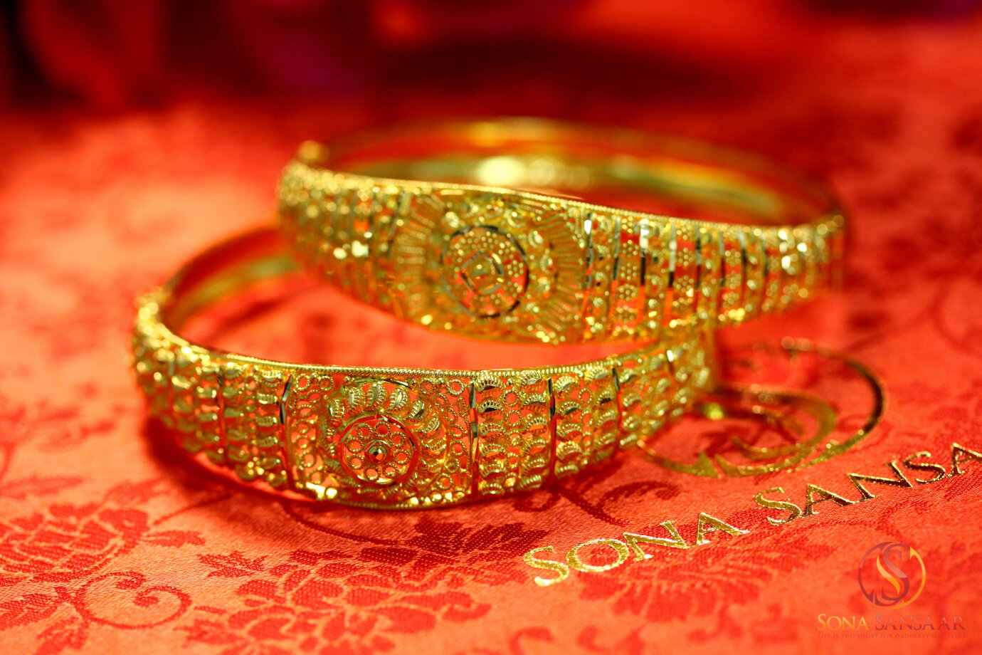 Sun Style Single Traditional Gold Filligree Bangle