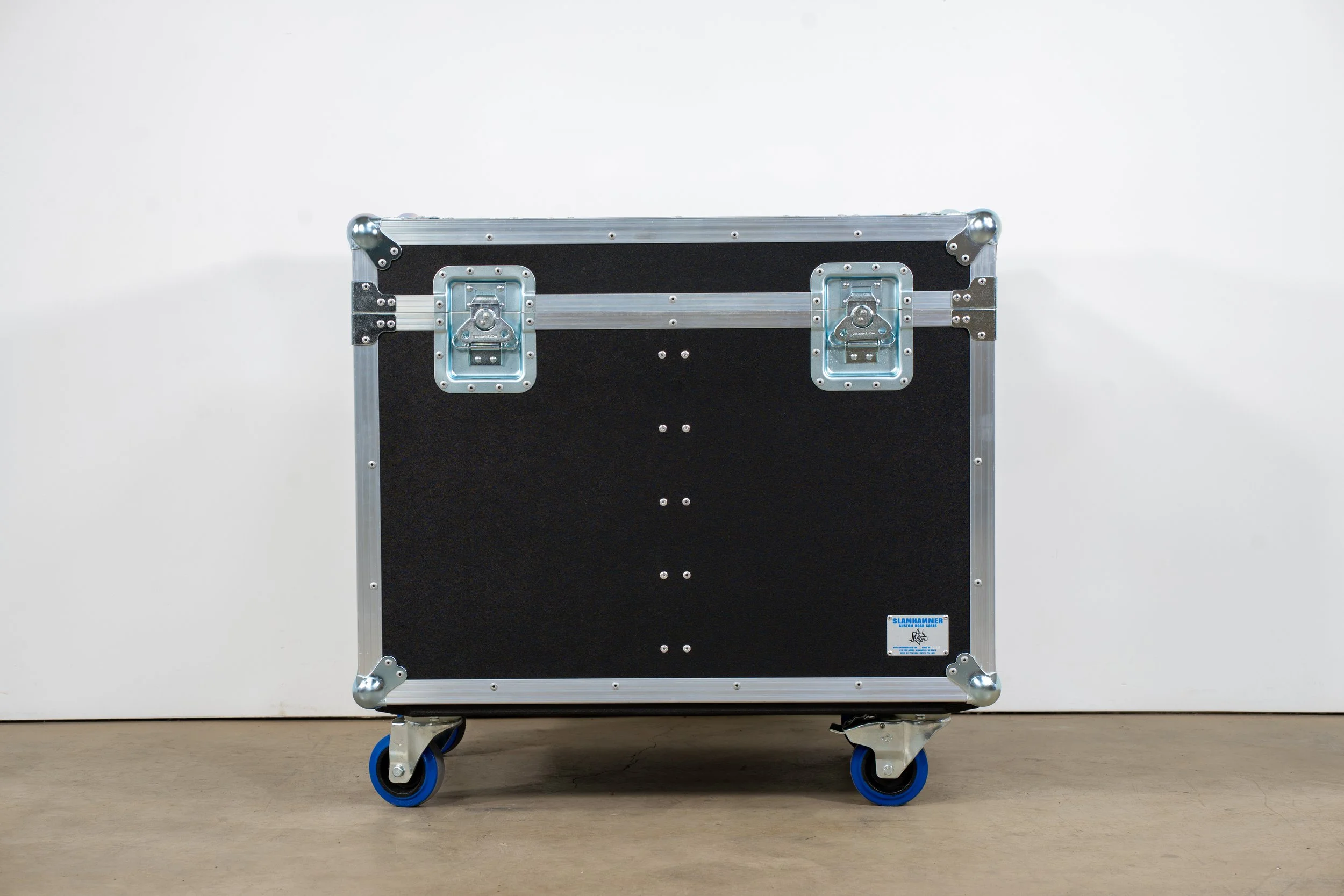 chauvet-outcast-2x-wash-quad-trunk-6.jpg