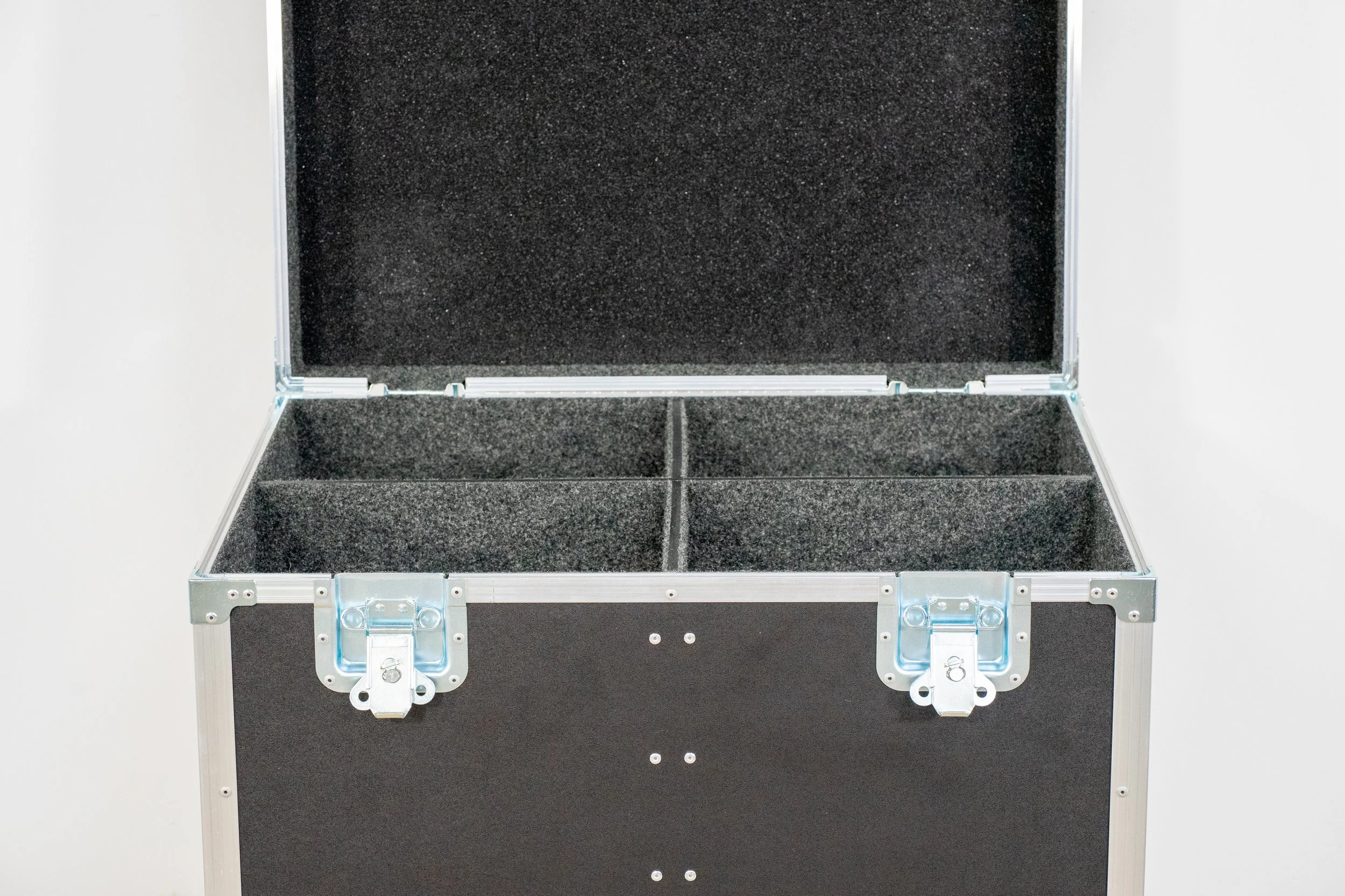 chauvet-outcast-1m-beam-quad-trunk-5.jpg