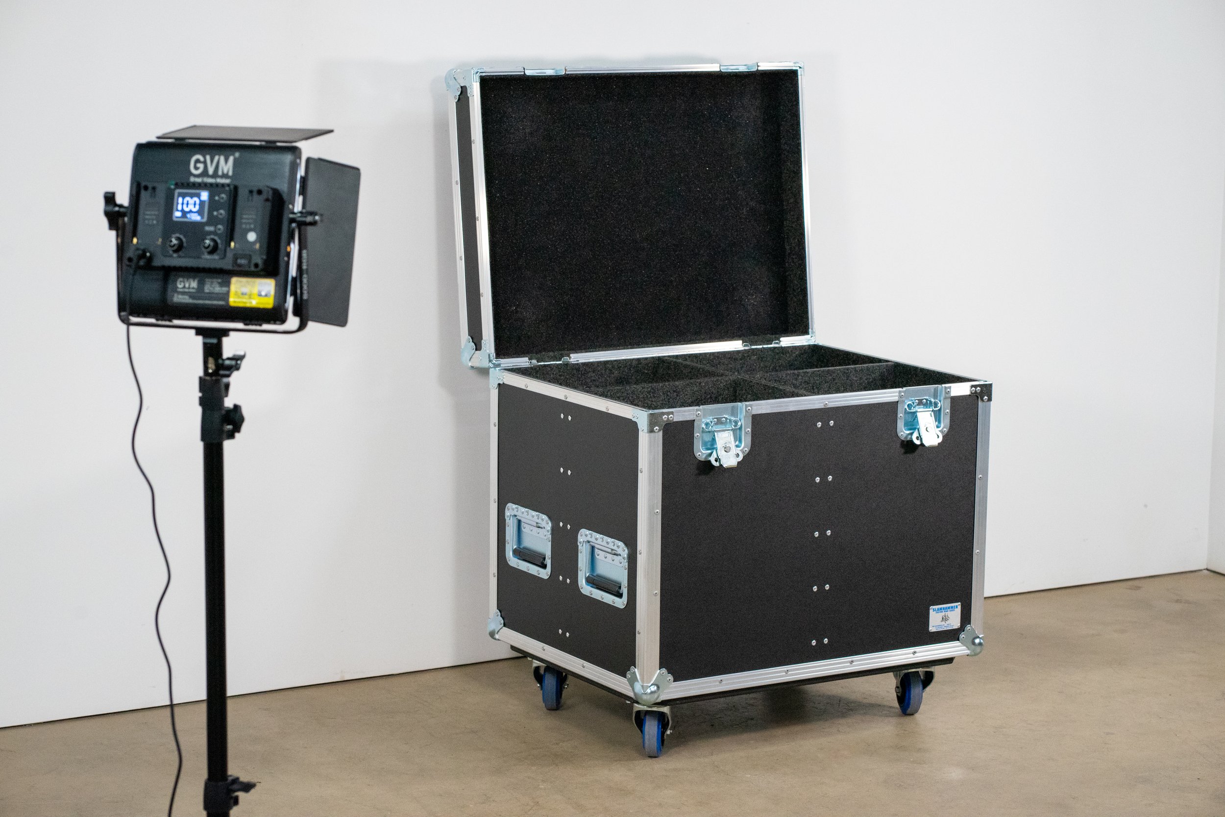 chauvet-outcast-1m-beam-quad-trunk-7.jpg