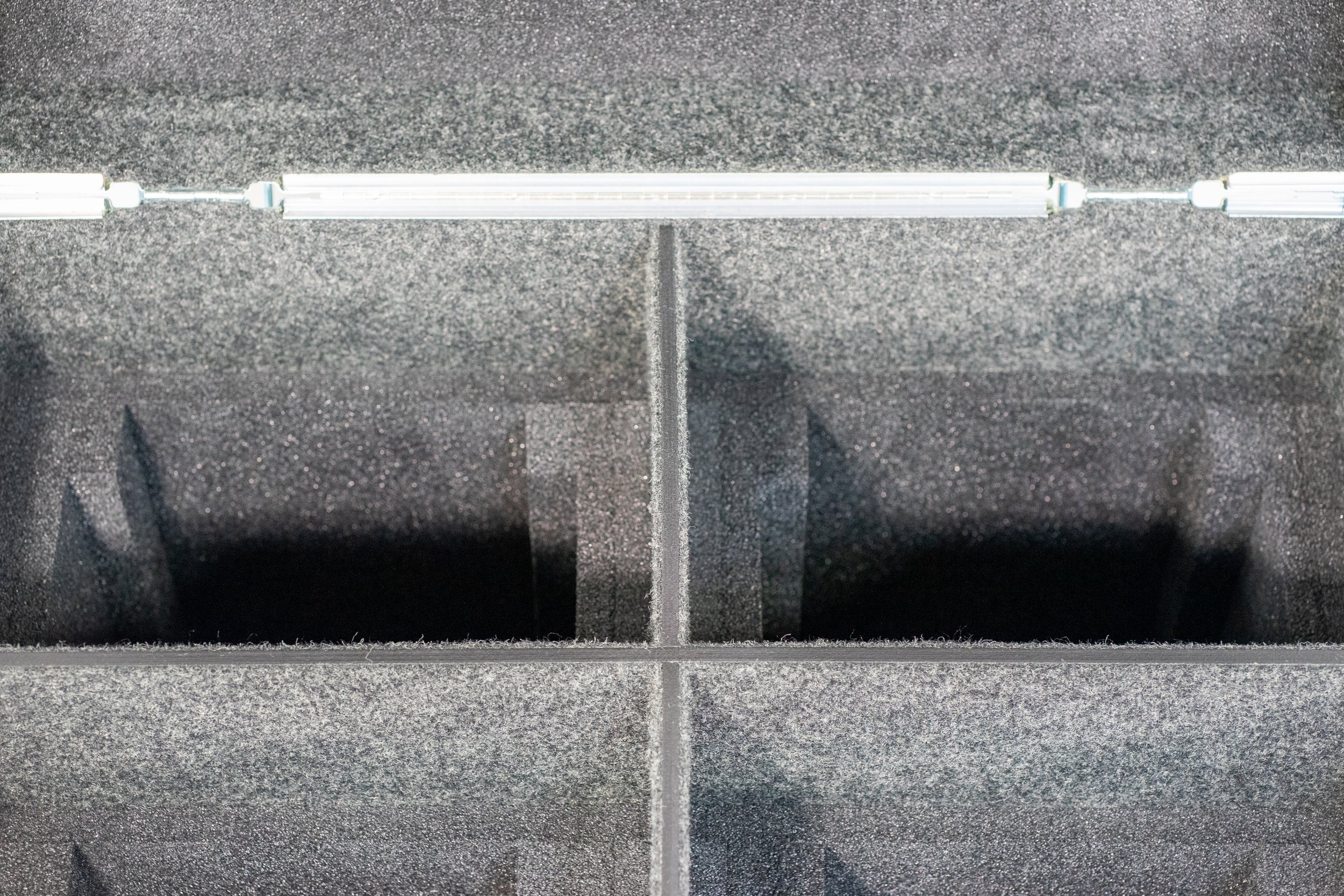 chauvet-outcast-1m-beam-quad-trunk-11.jpg