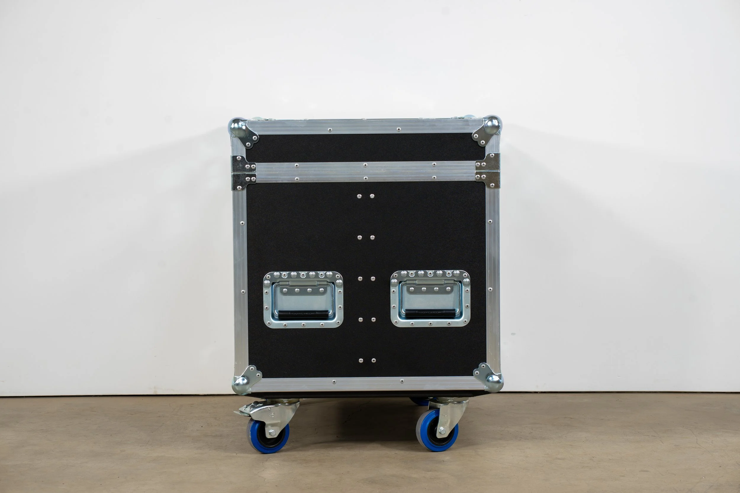 chauvet-outcast-2x-wash-quad-trunk-10.jpg