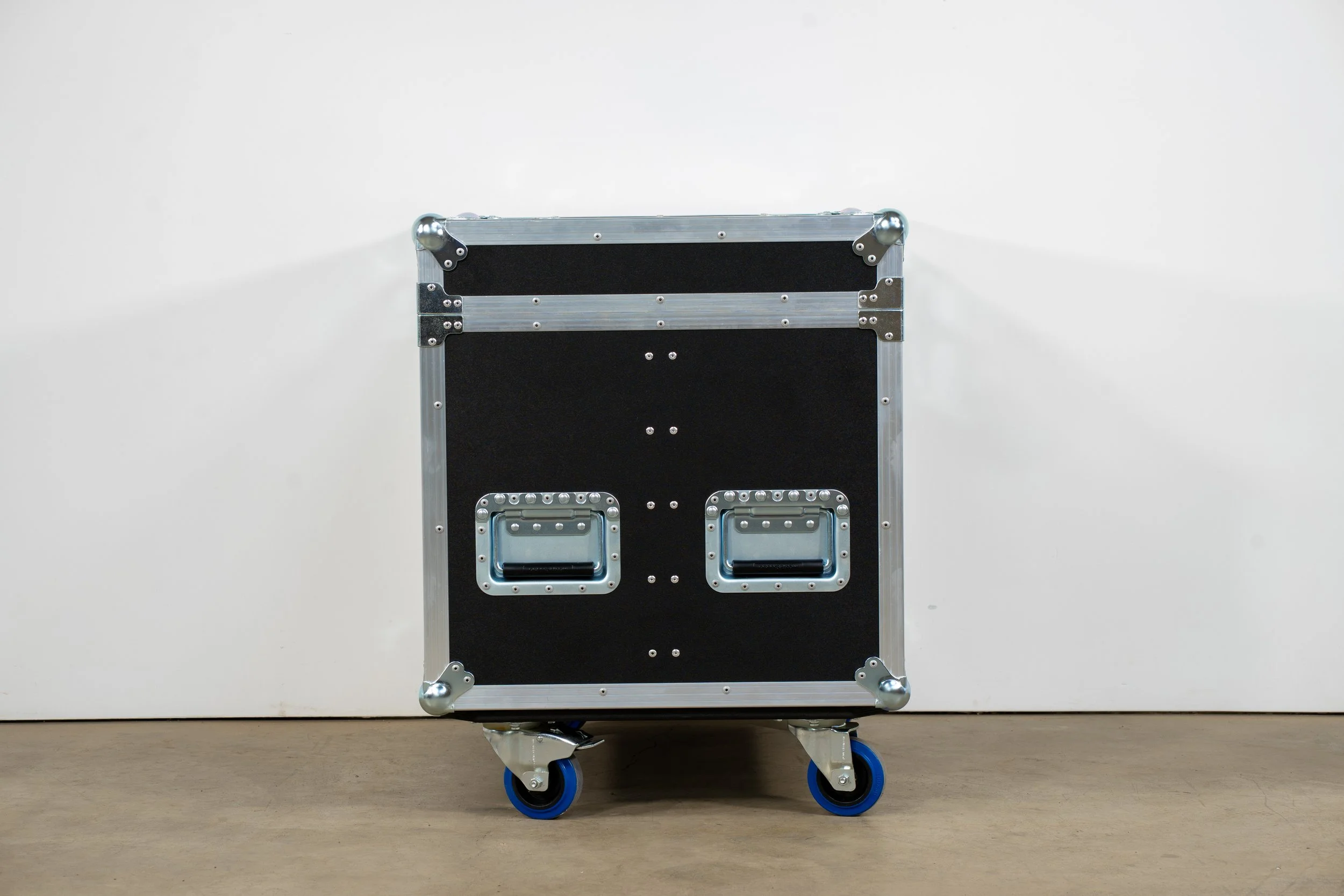 chauvet-outcast-2x-wash-quad-trunk-13.jpg