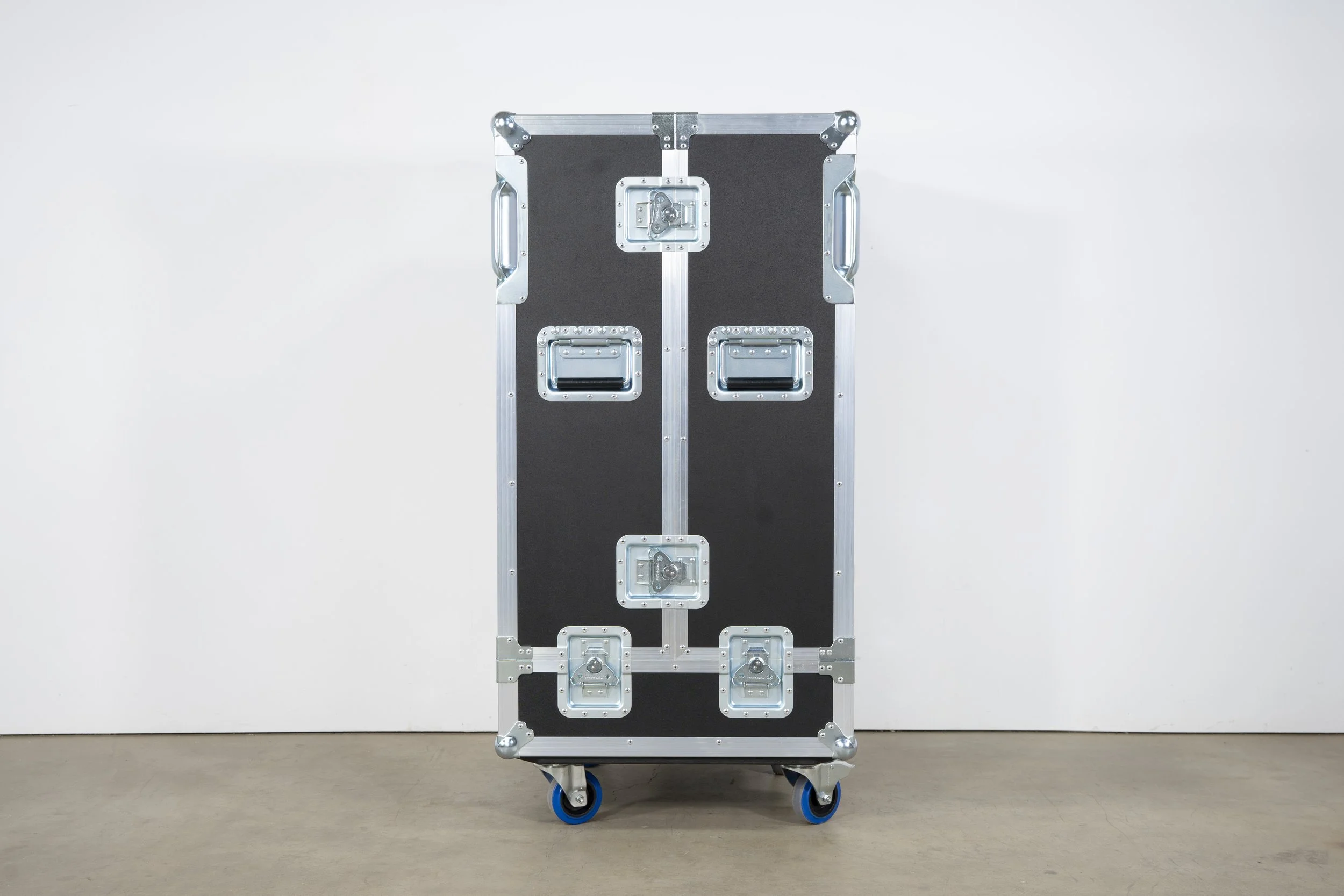 qsc-la108-split-caseover-14.jpg