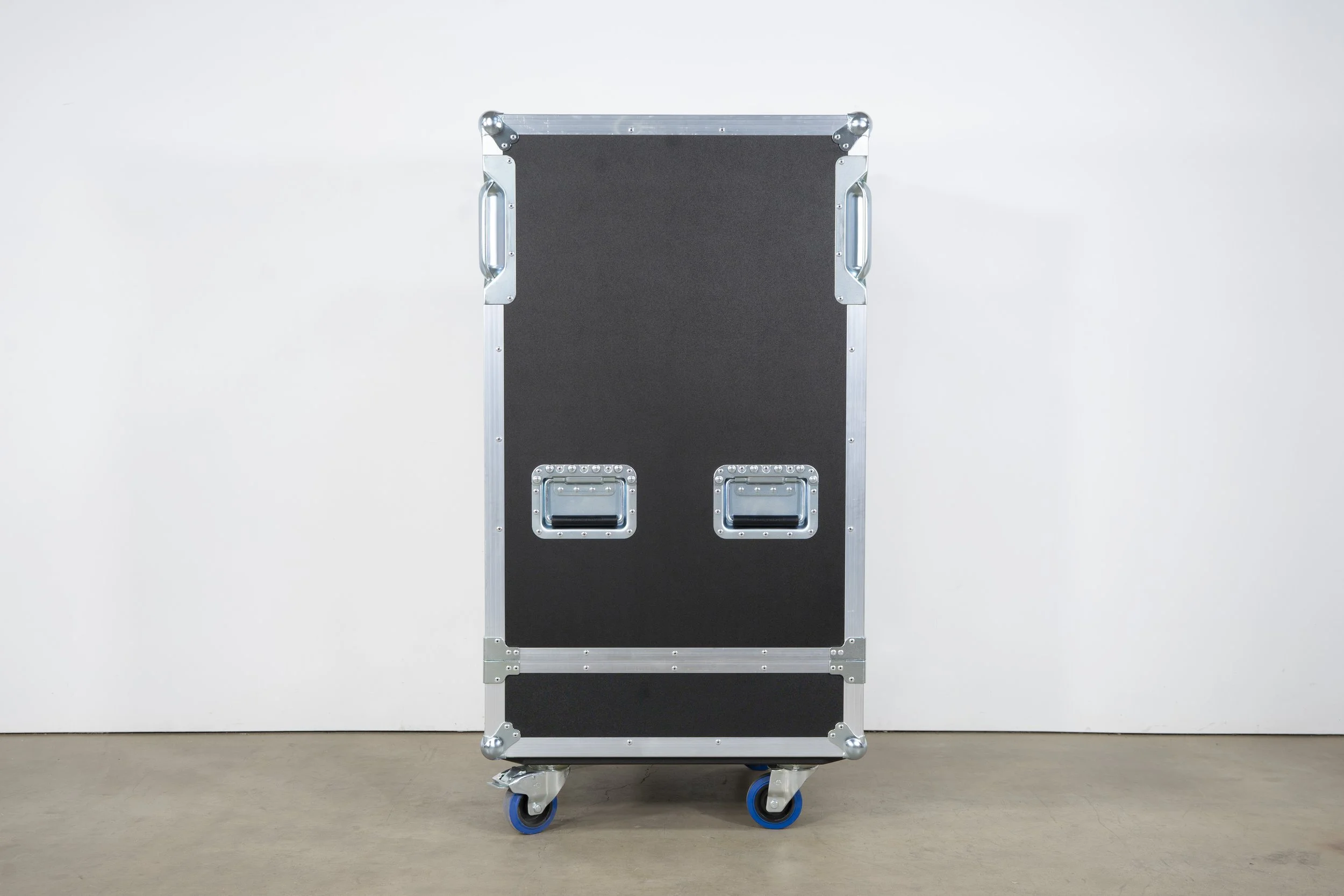 qsc-la108-split-caseover-15.jpg