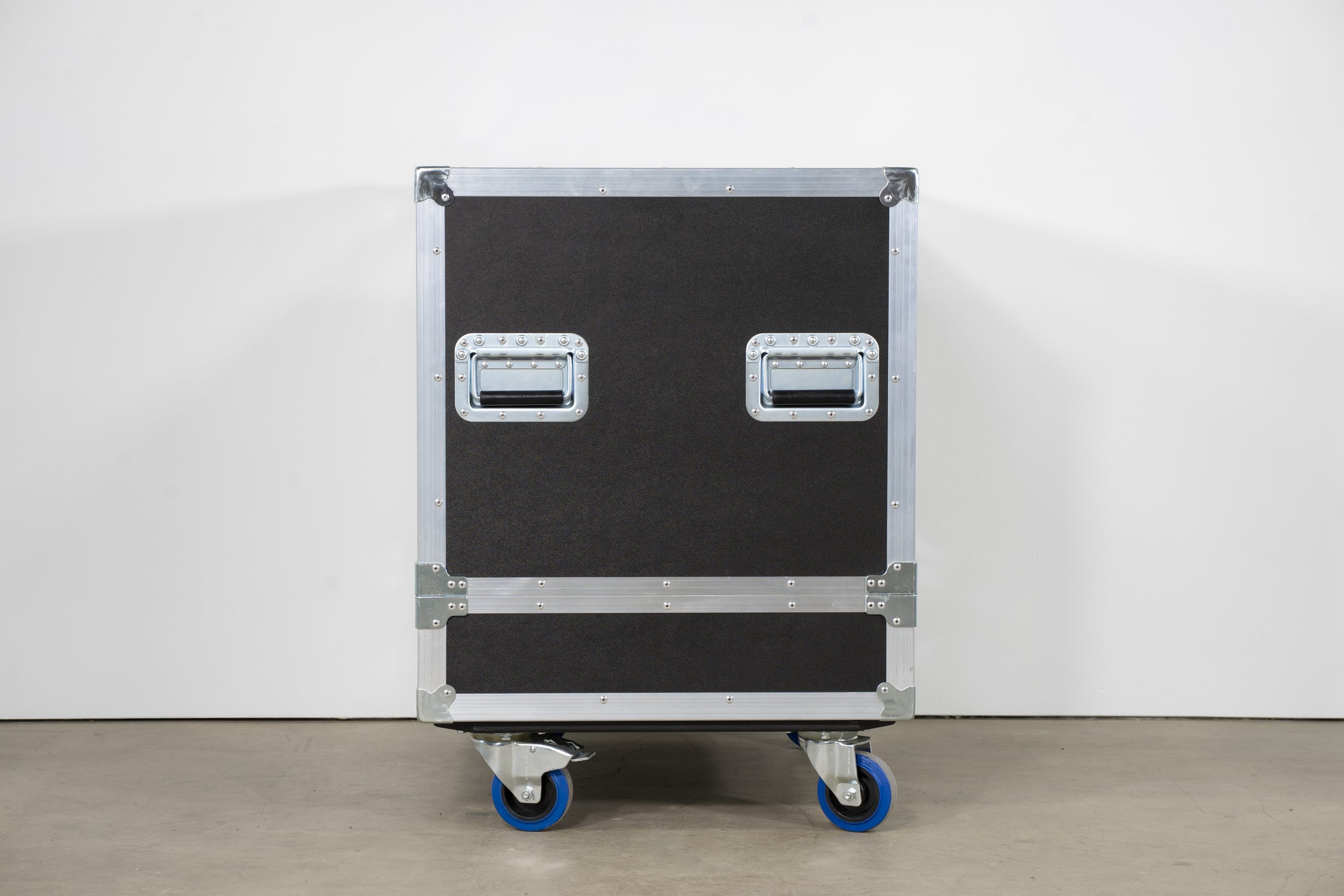 l-acoustics-115xt-hiq-caseover-13.jpg