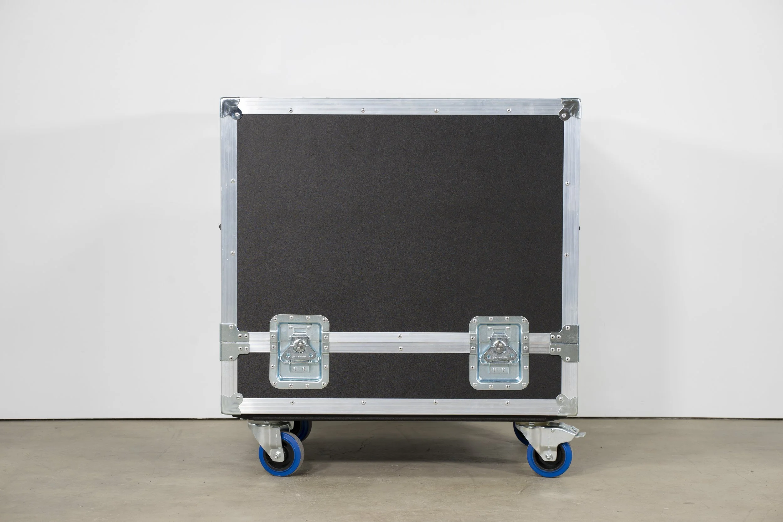 l-acoustics-115xt-hiq-caseover-14.jpg