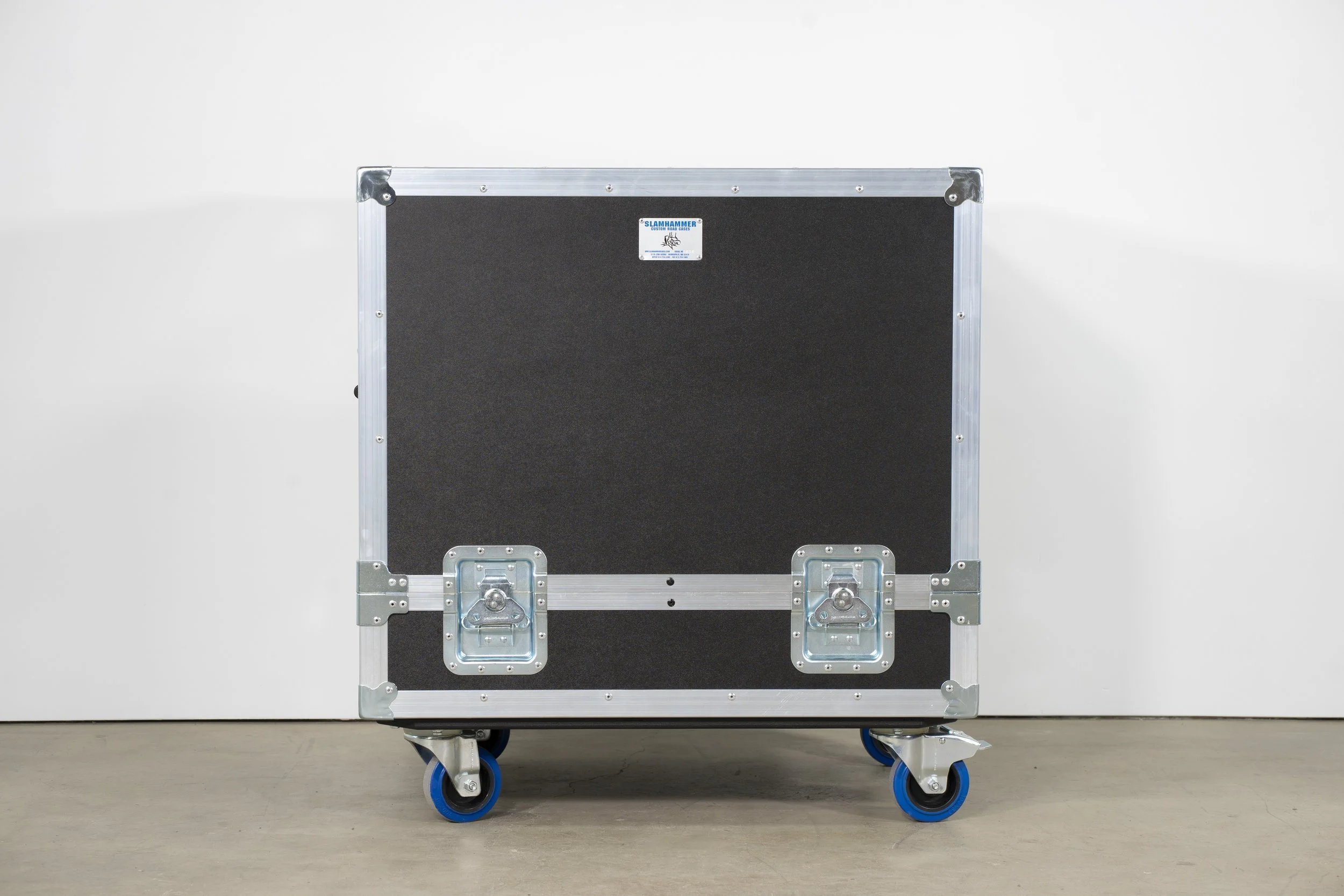l-acoustics-115xt-hiq-caseover-16.jpg