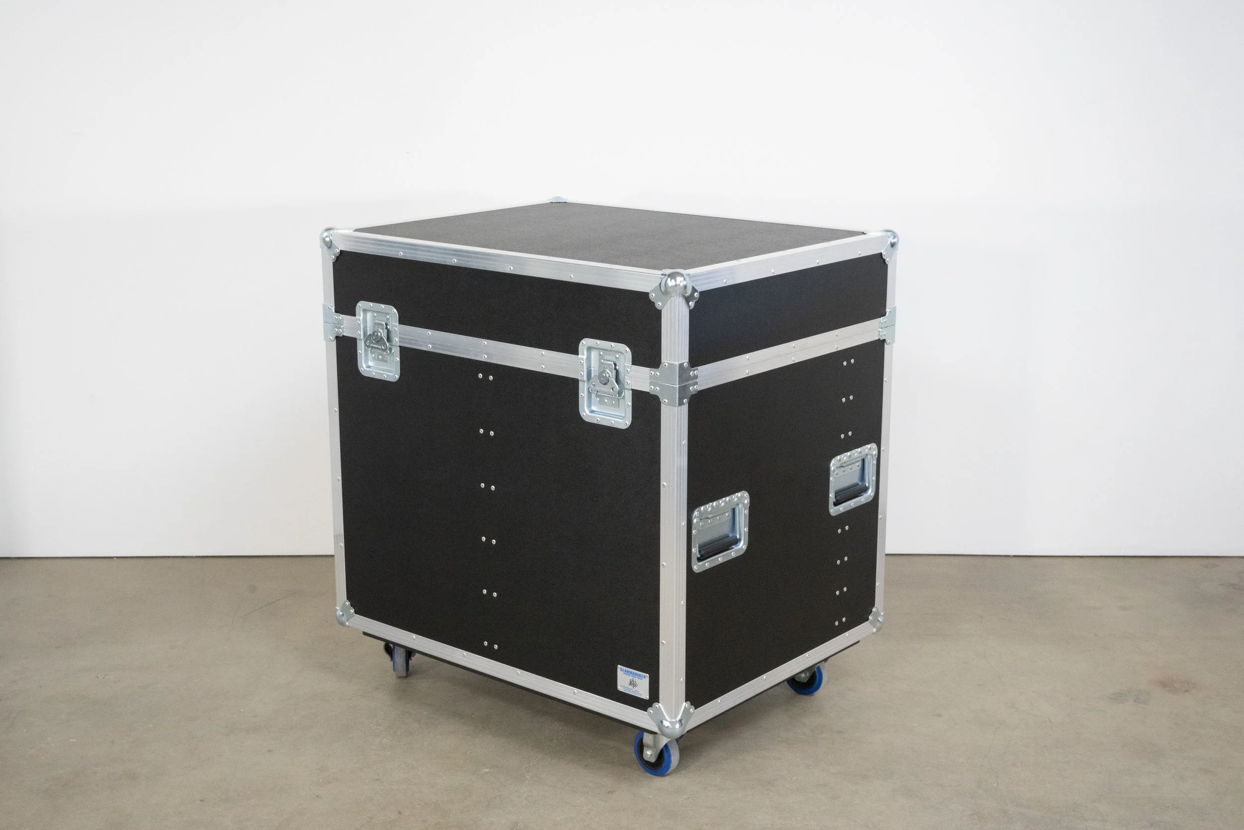 l-acoustics-a15-wide-trunk-1.jpg
