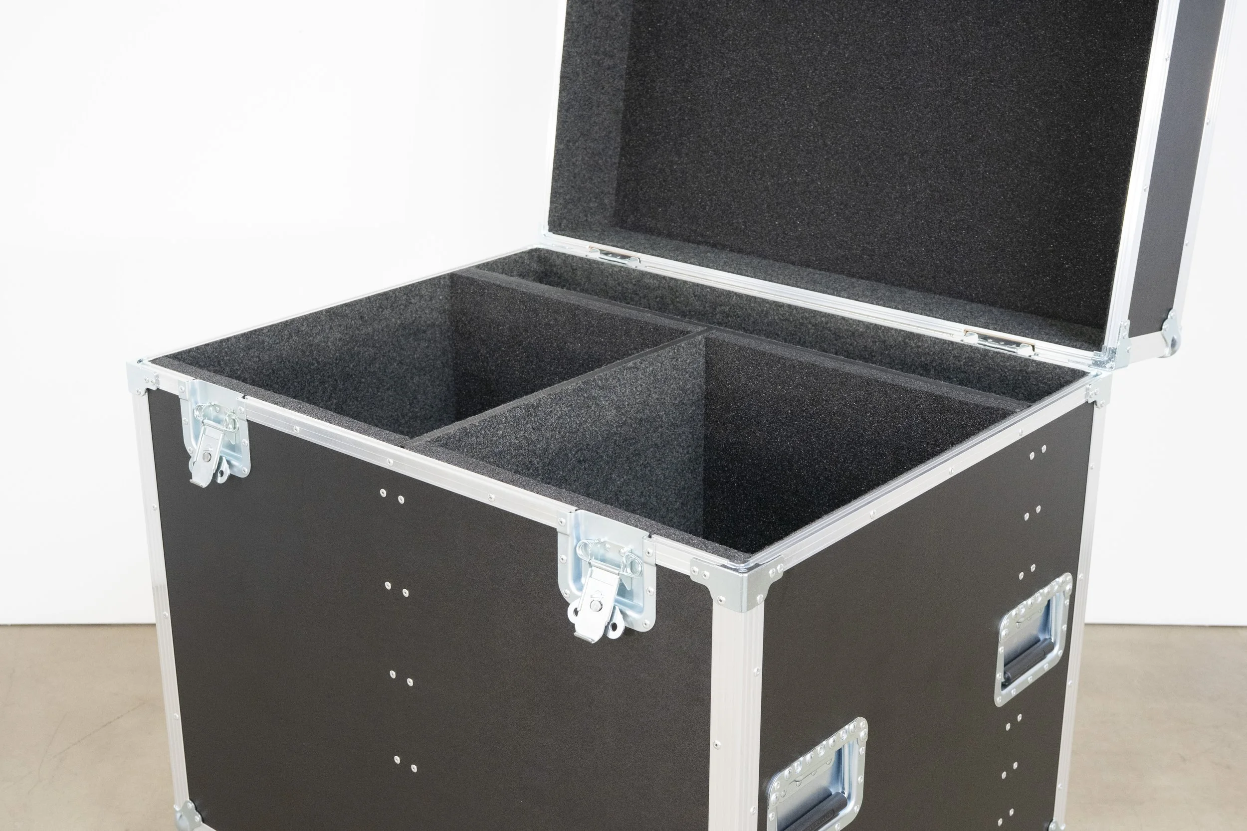 l-acoustics-a15-wide-trunk-3.jpg