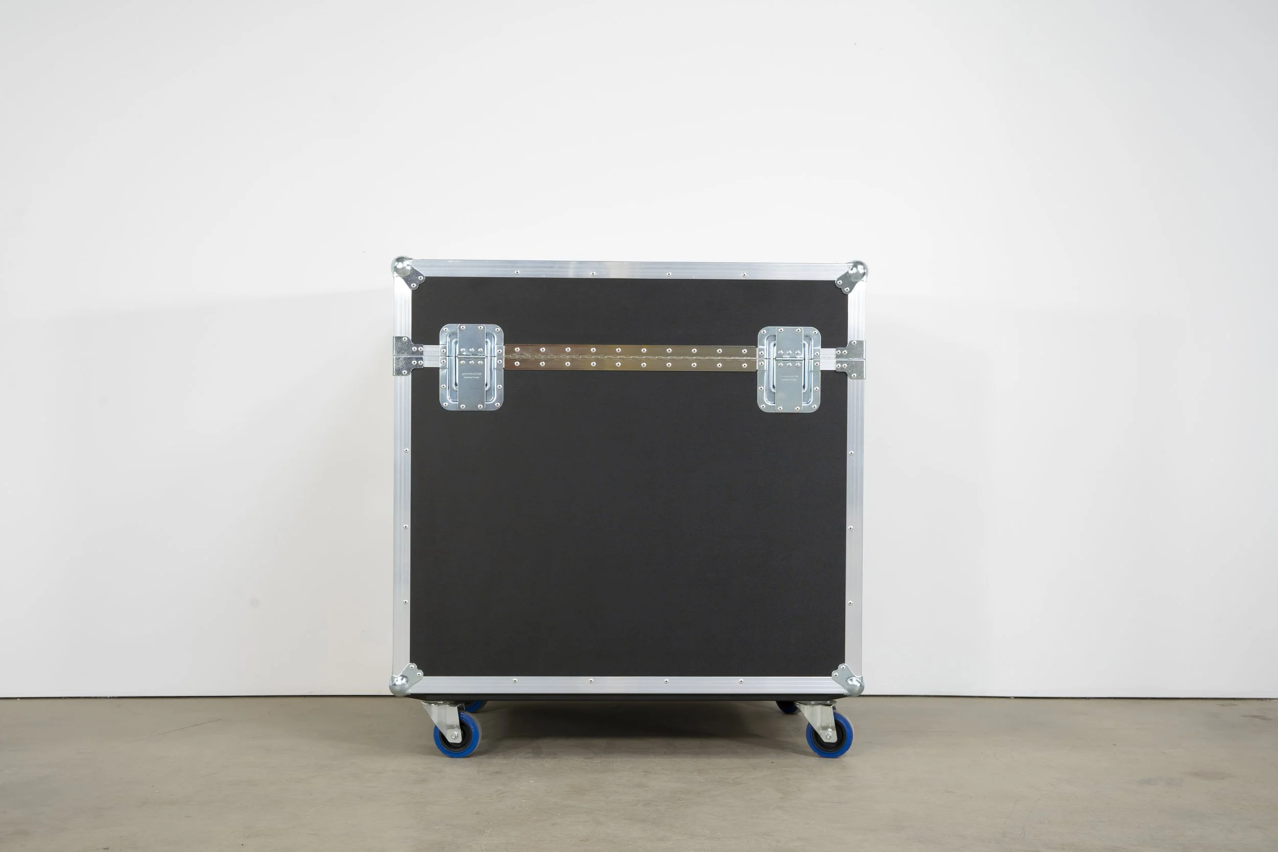 l-acoustics-a15-wide-trunk-6.jpg