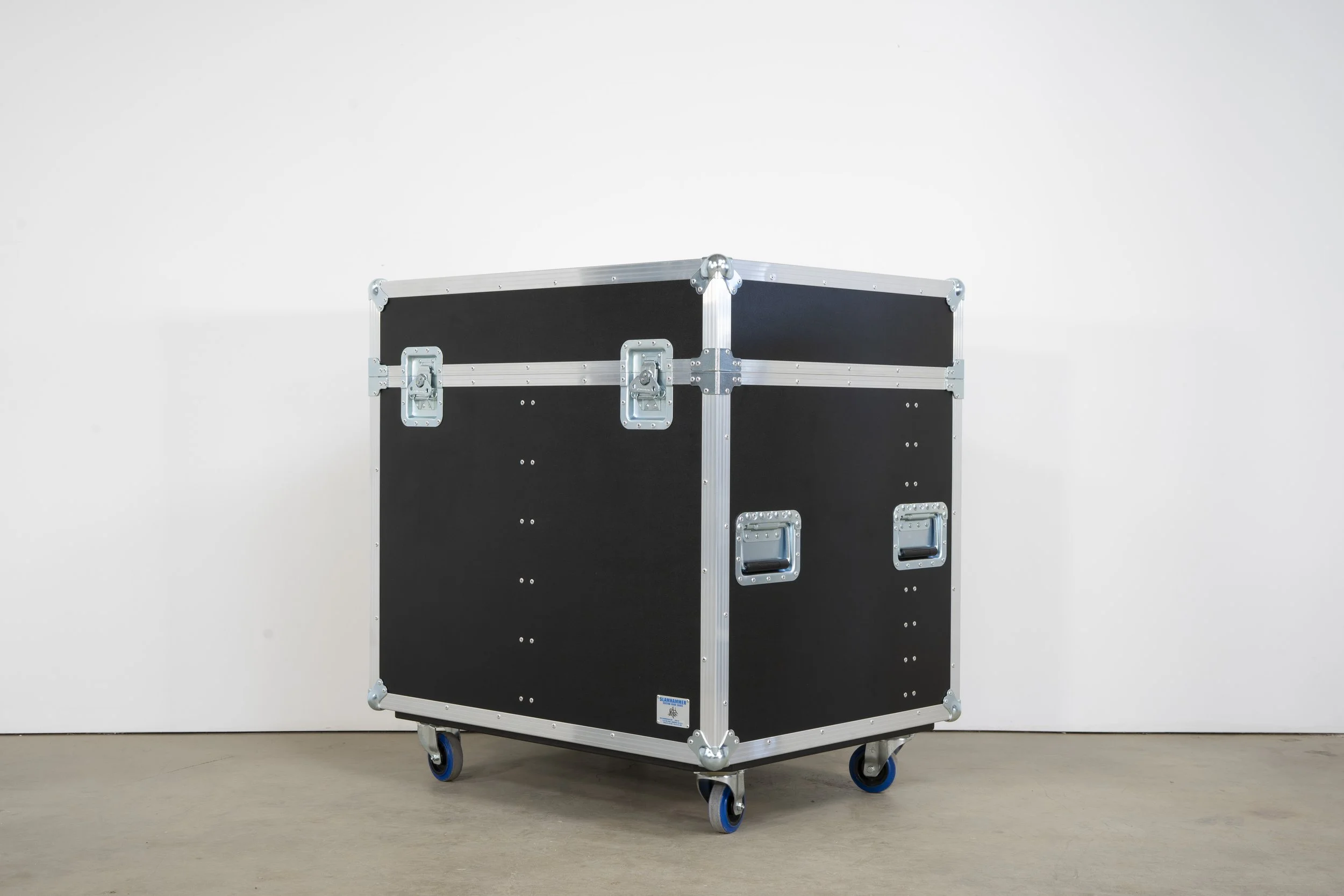 l-acoustics-a15-wide-trunk-9.jpg