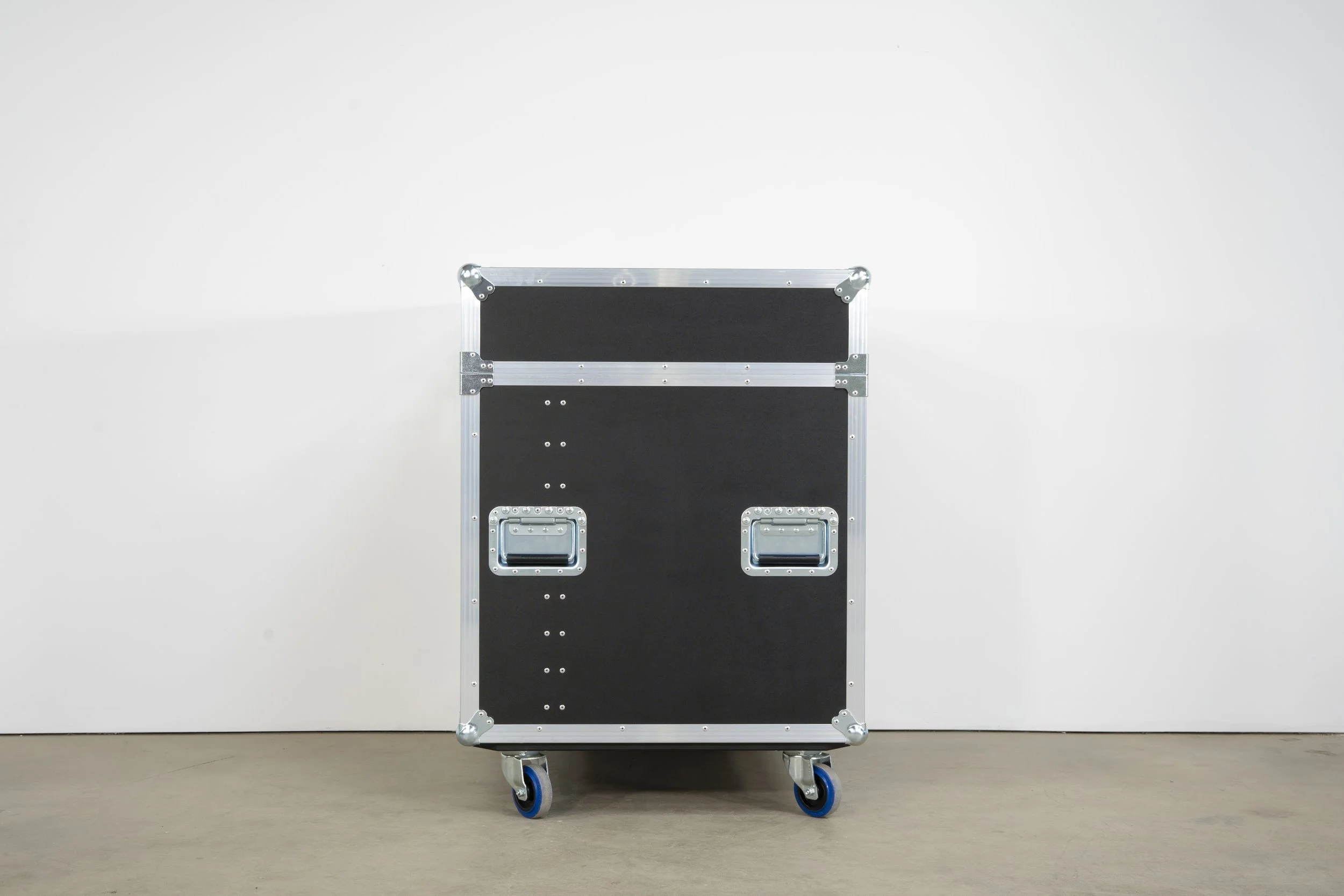 l-acoustics-a15-wide-trunk-11.jpg