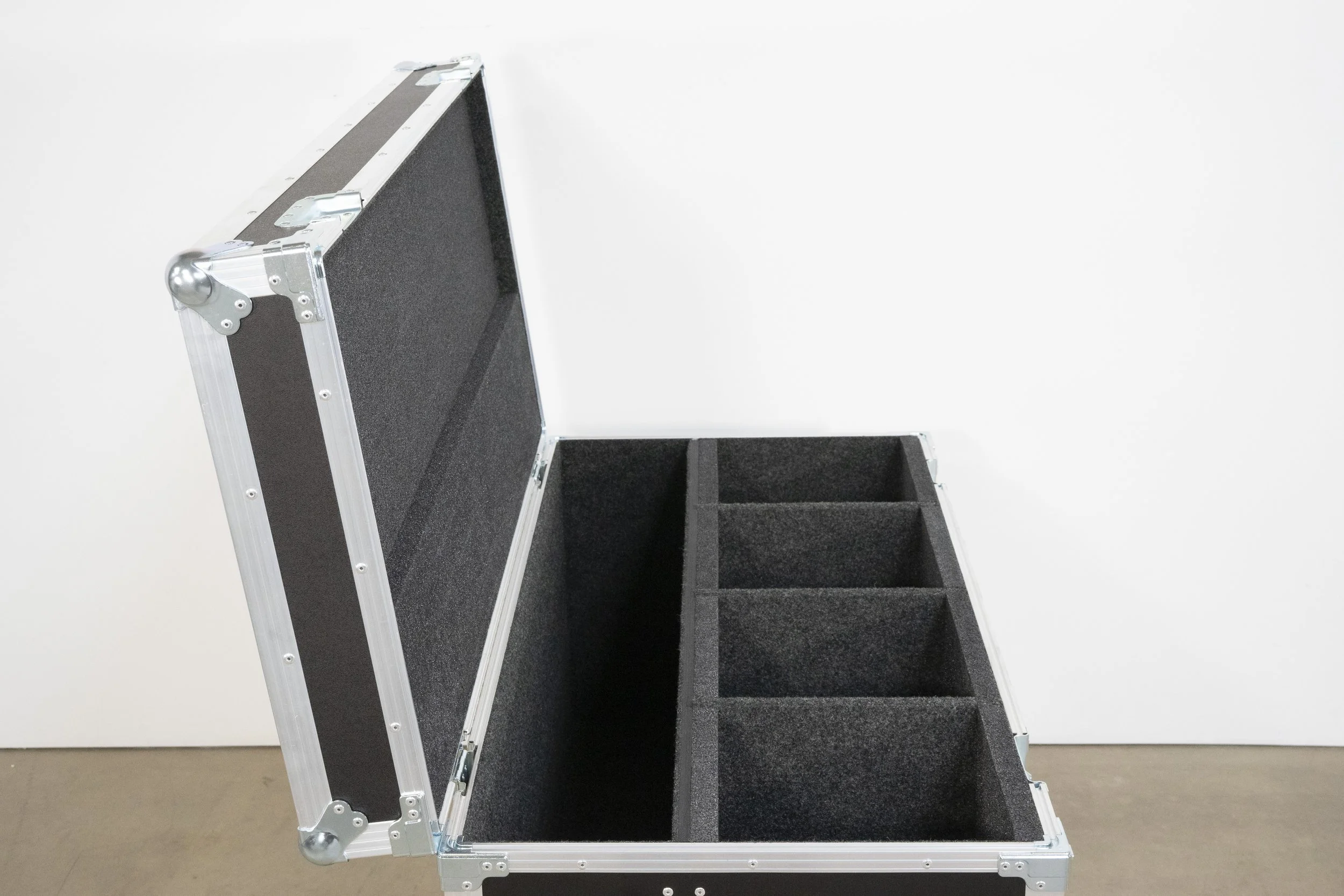 l-acoustics-x8-trunk-4.jpg