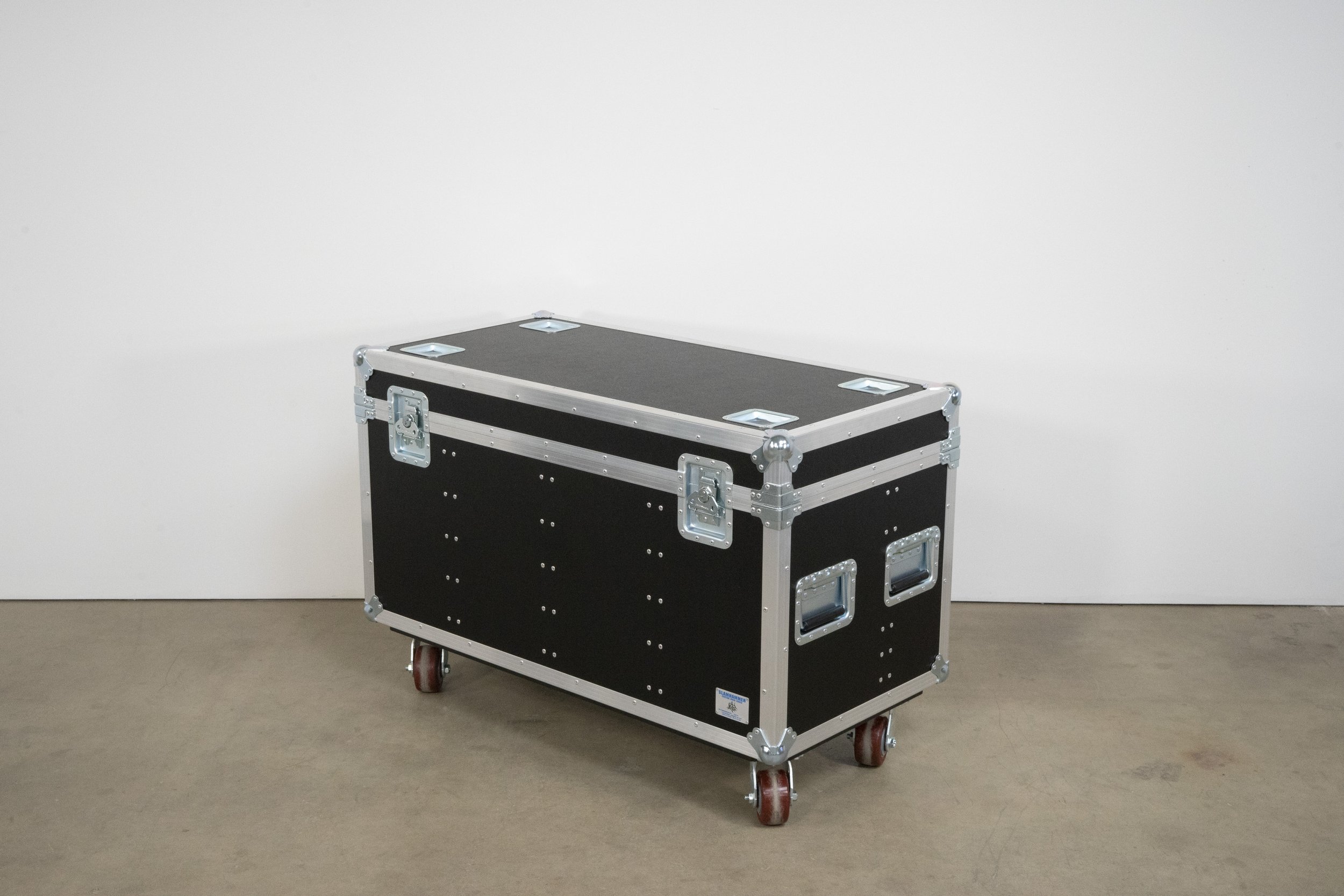 l-acoustics-x8-trunk-1.jpg