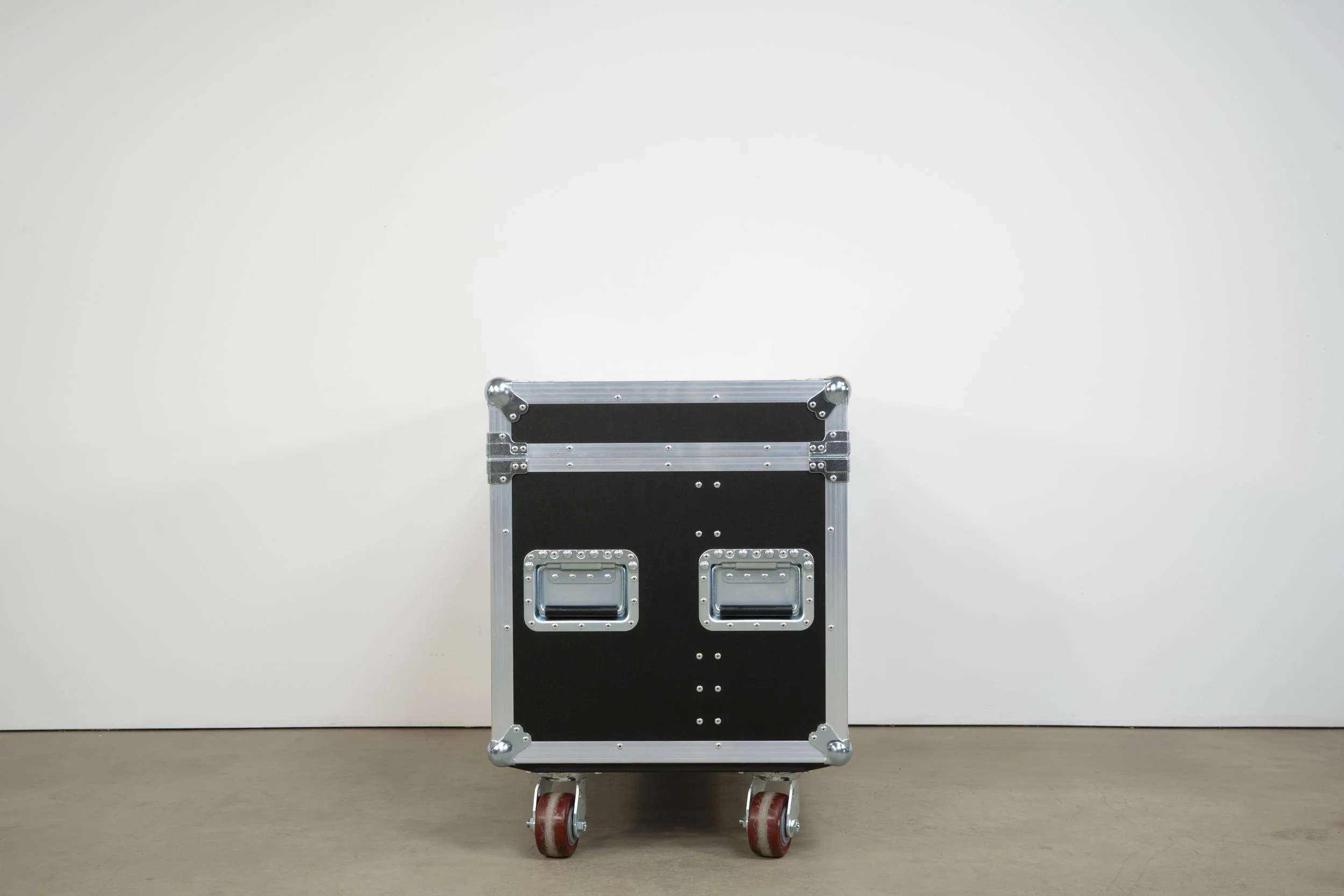 l-acoustics-x8-trunk-9.jpg