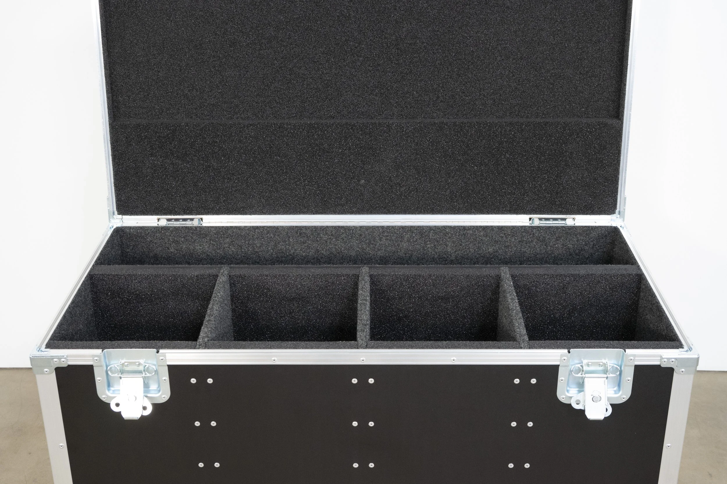 l-acoustics-x8-trunk-7.jpg
