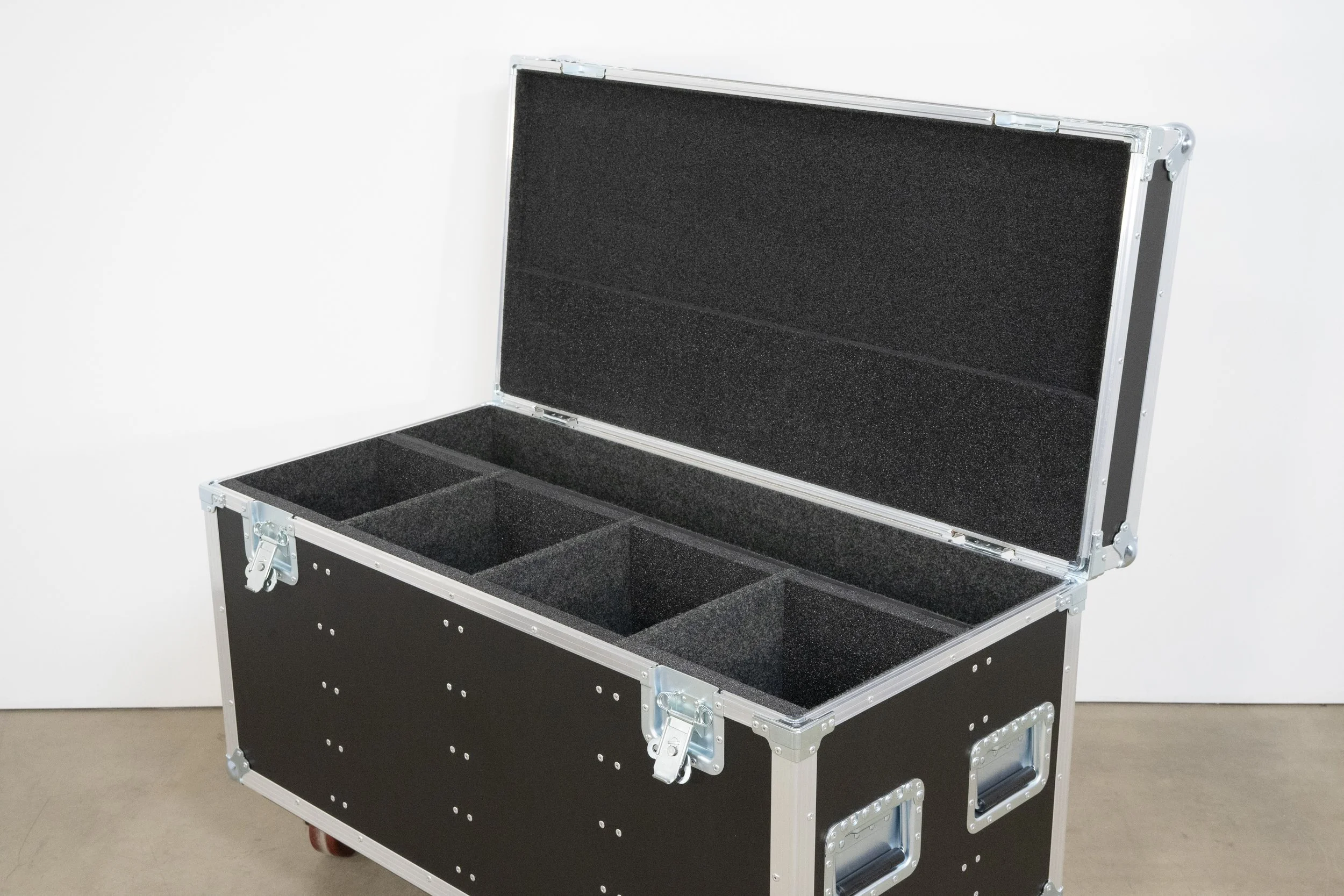 l-acoustics-x8-trunk-10.jpg