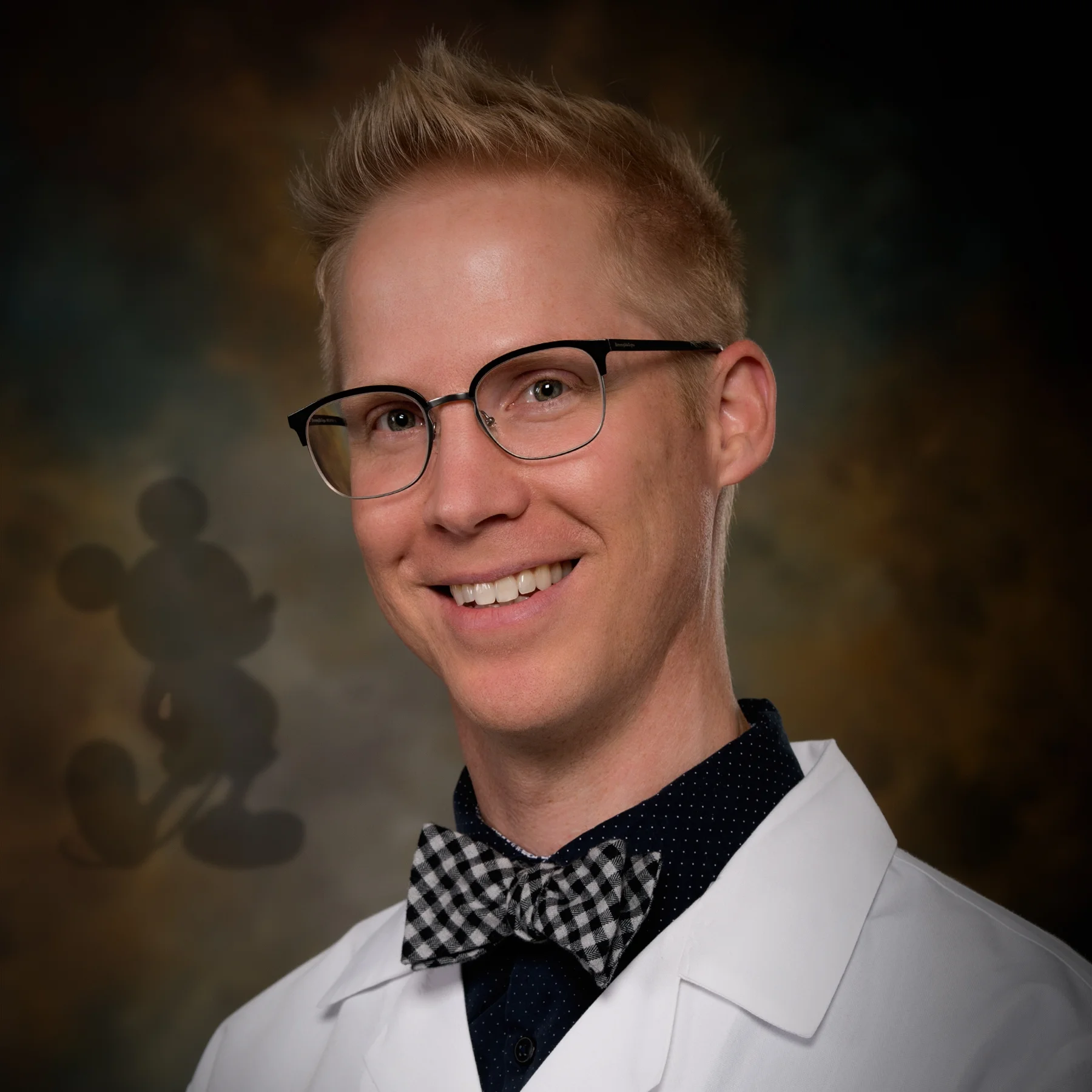 Kurtis Mohr Headshot 2018 w Mickey.jpg