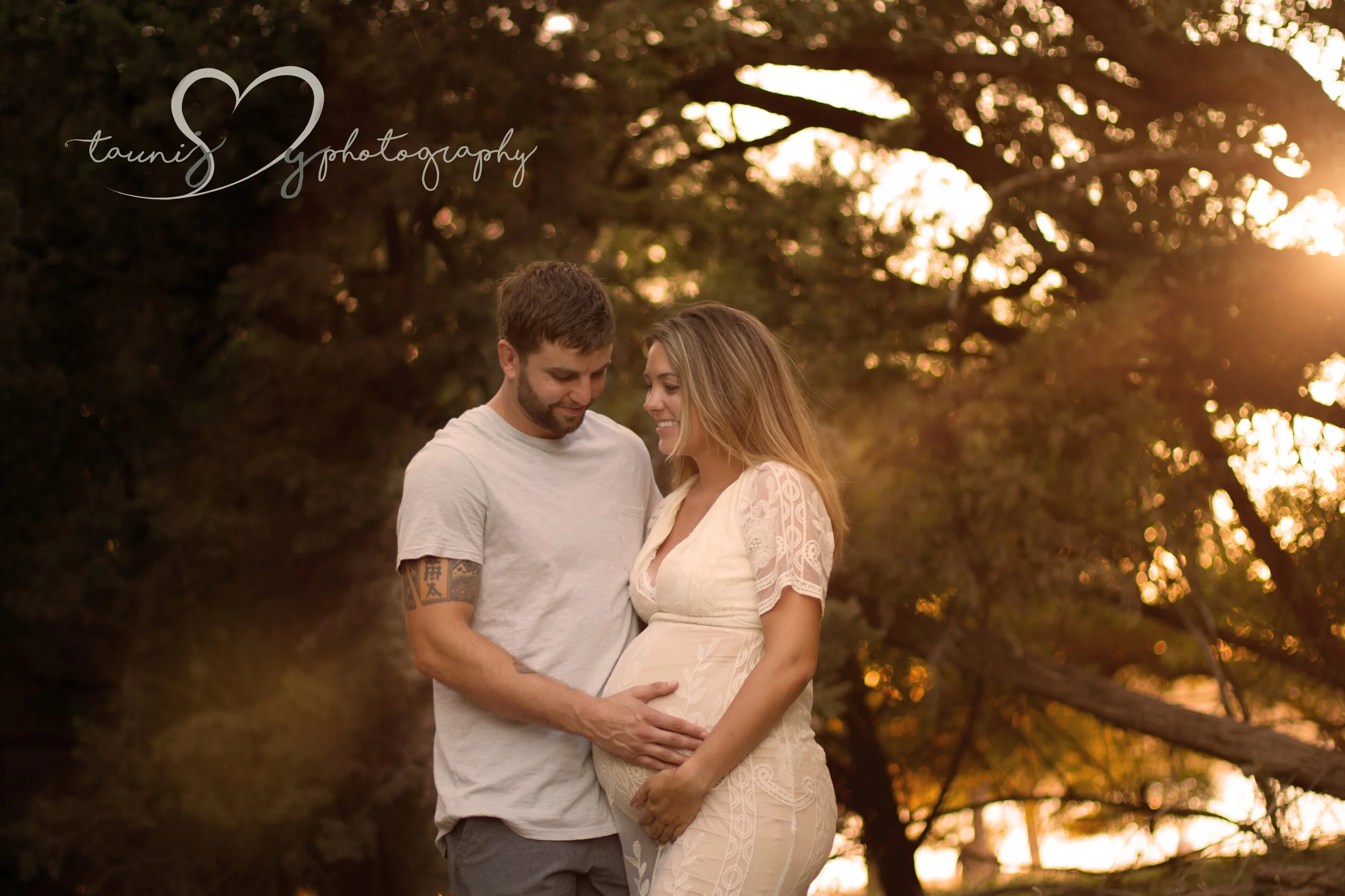 maternity photographer Tauni joy Photography