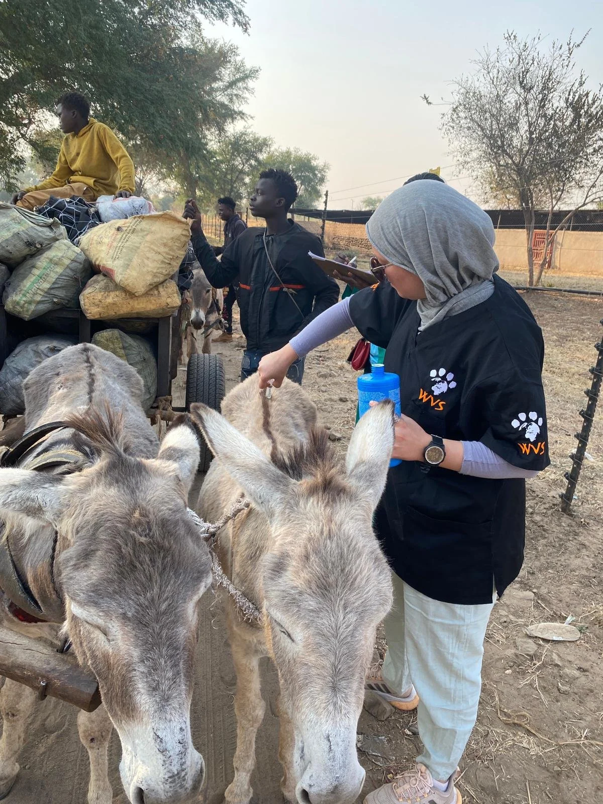 Dipping at Libuyu mobile clinic .jpg