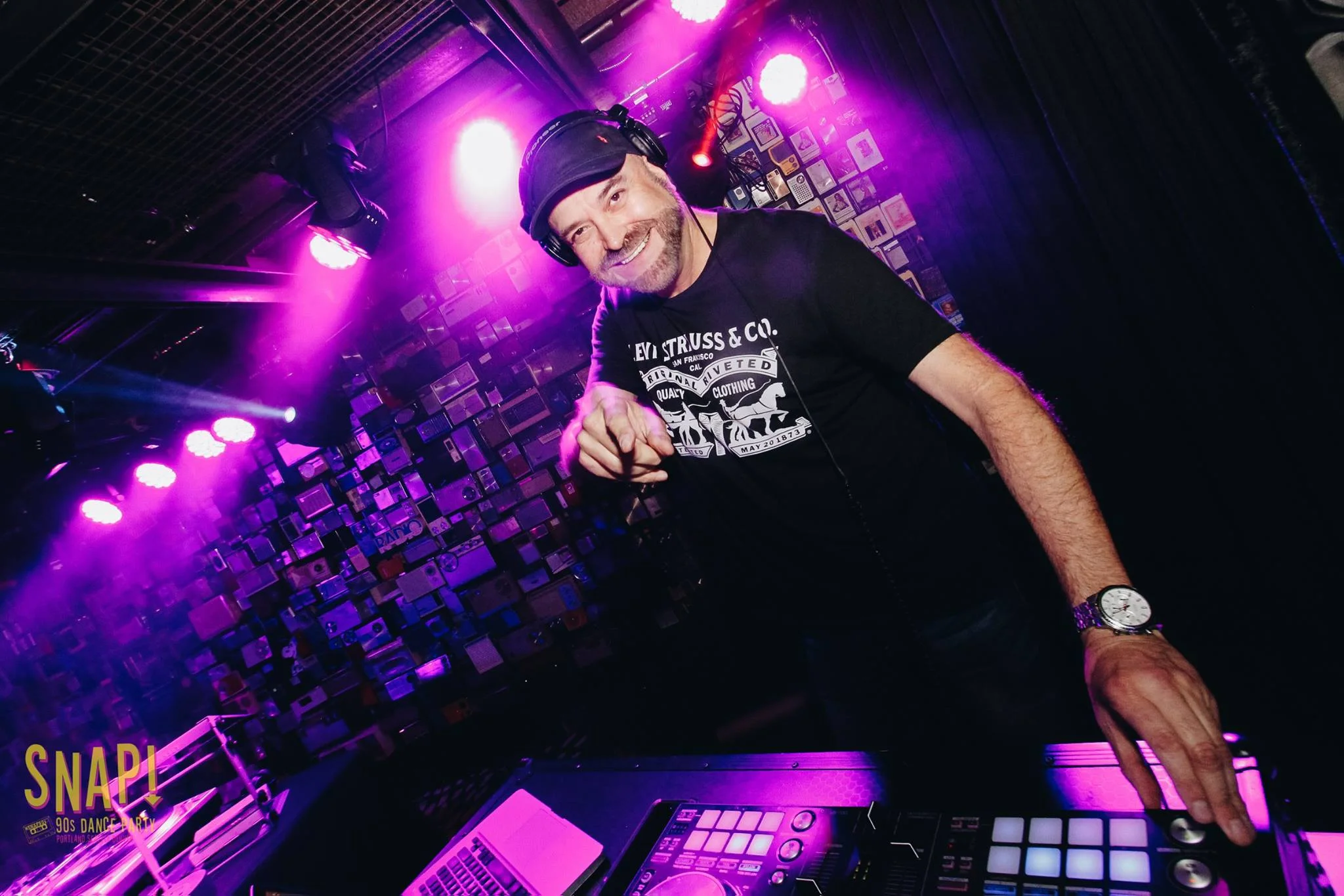 DJ Gary Givant DJ Gary Givant has been filling dance floors since he was a teenager in the disco era, and has continued to do so for 41 years. Knowledgeable in all genres of club music and able to play the classics, as well as today’s hits.