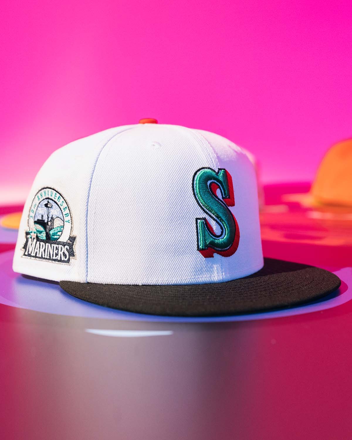 Shop New Era Jae-Tips X SNIPES 59Fifty Seattle Mariners Game Night Hat  70692370 white