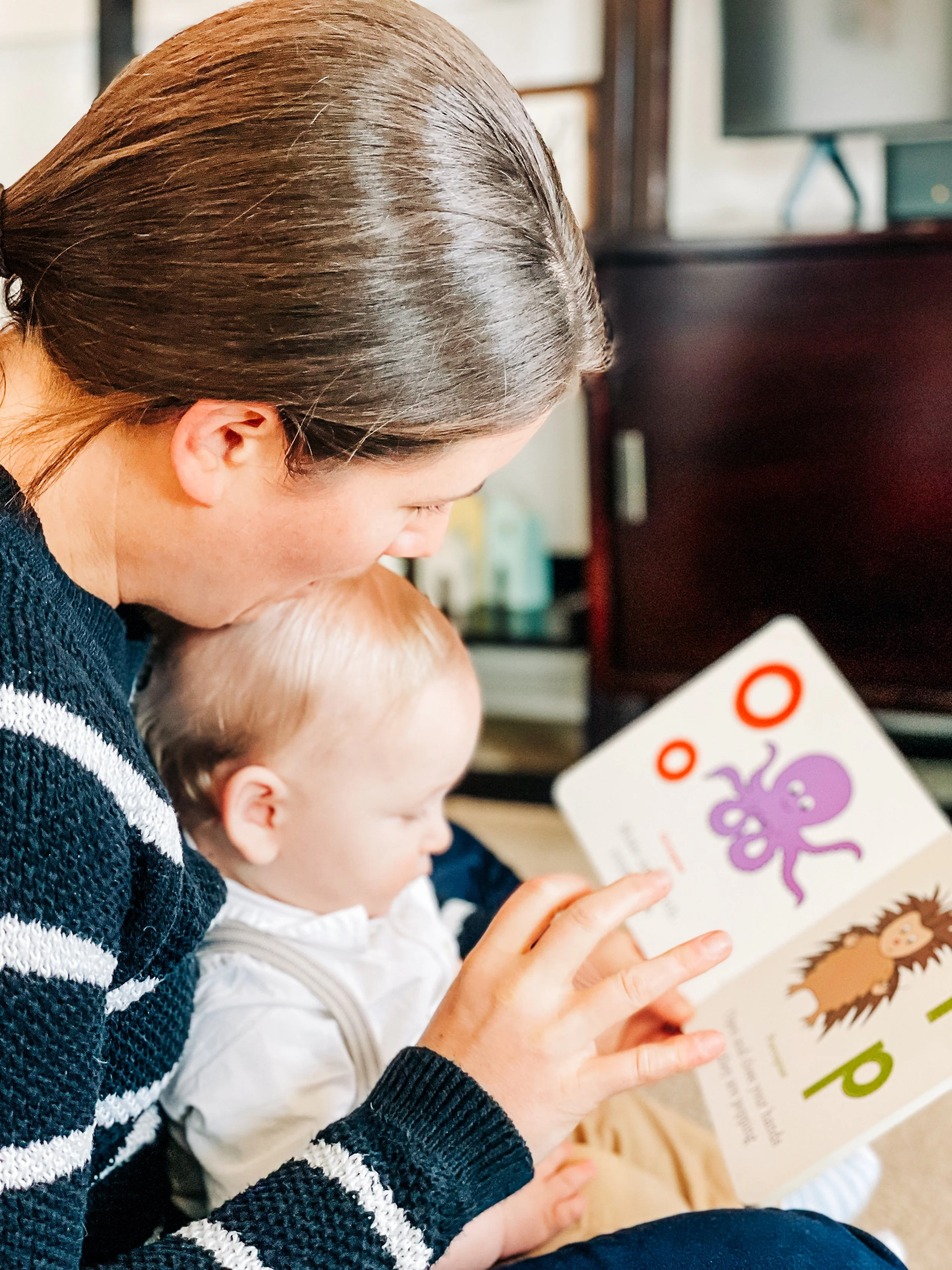 A 1-Minute-a-Day Reading Routine That Actually Works — ABC See, Hear, Do