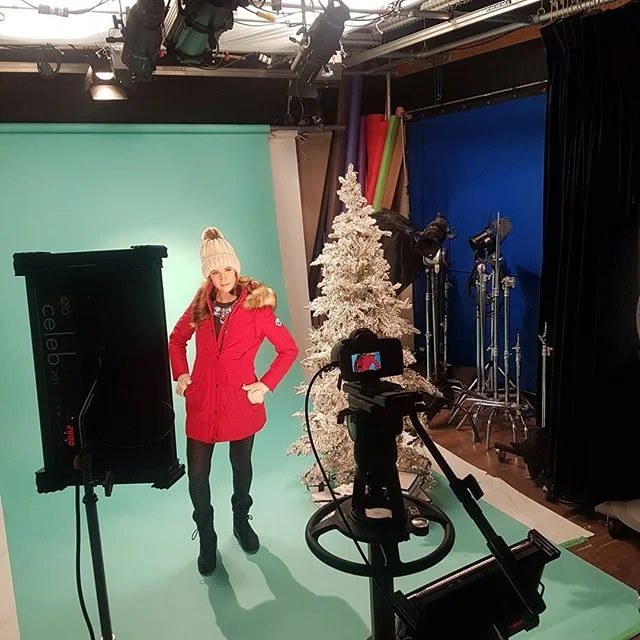 A little look into today's winter wonderland shoot. It's beginning to look a lot and feel like Christmas 🤗🤗🤗 #instafashion #styledbyme #winter
#lotd #jacket #christmas #fashion #photoshoot #shoptsc @cougarshoes
#arcticexpedition #boots 📸@lindsayr