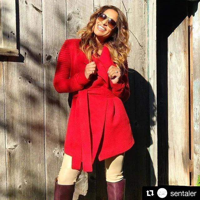 #Repost @sentaler (@get_repost)
・・・
Looking red hot @sangita.patel .
.
#red #SENTALER #coat #hgtv #canada #fall #tv #stylist #madeincanada #fashionblogger #fashion #styledbyme #style 👗: @themelonielawrence
💇 &amp; 💄: @alicia.nikole