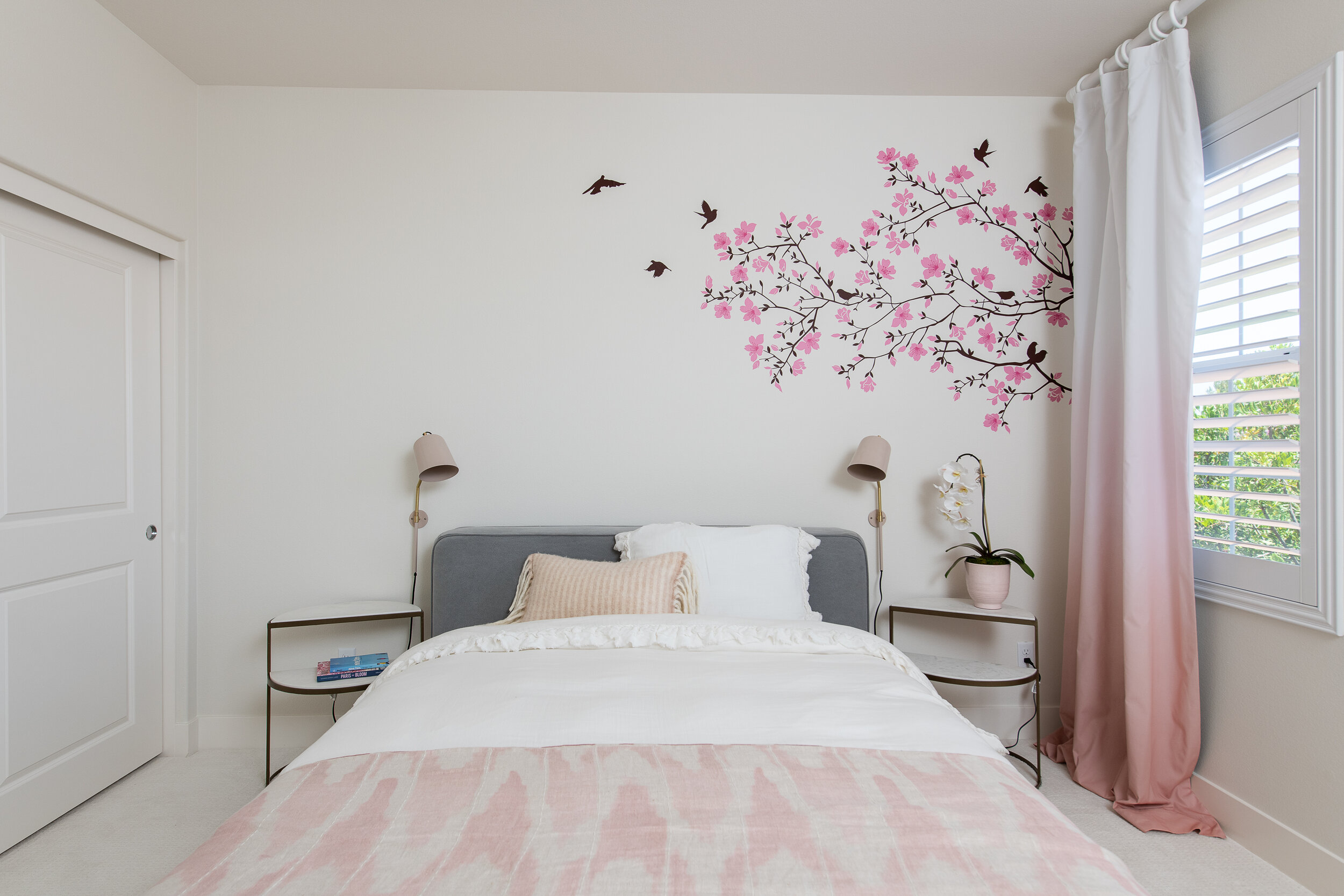 NO-ELLA'S BEDROOM4.jpg