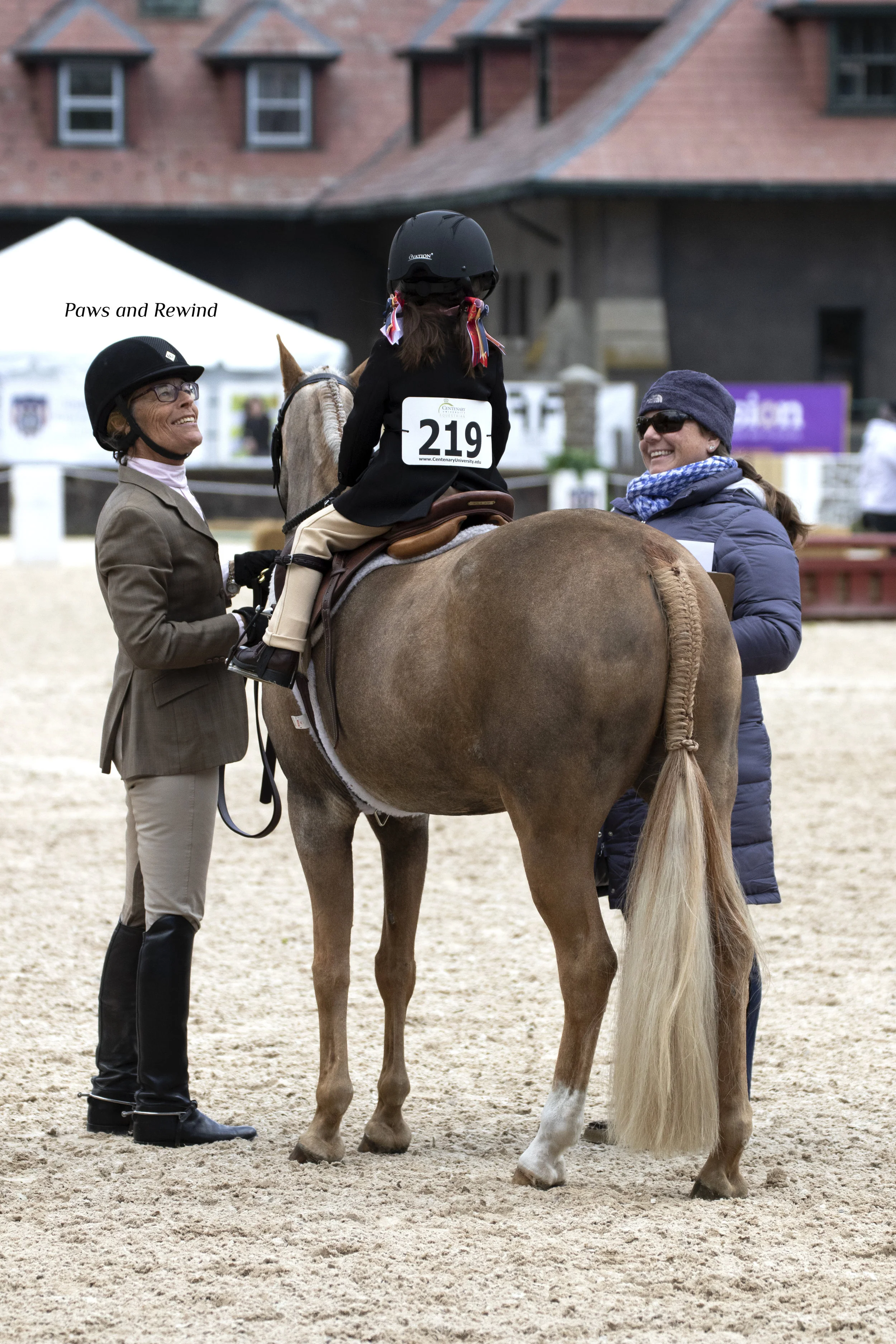 Before the $10,000 Stal de Eyckenhoeve Hunter Derby, tiny tots on pretty ponies gathered for a Leadline class. Photo by Paws and Rewind