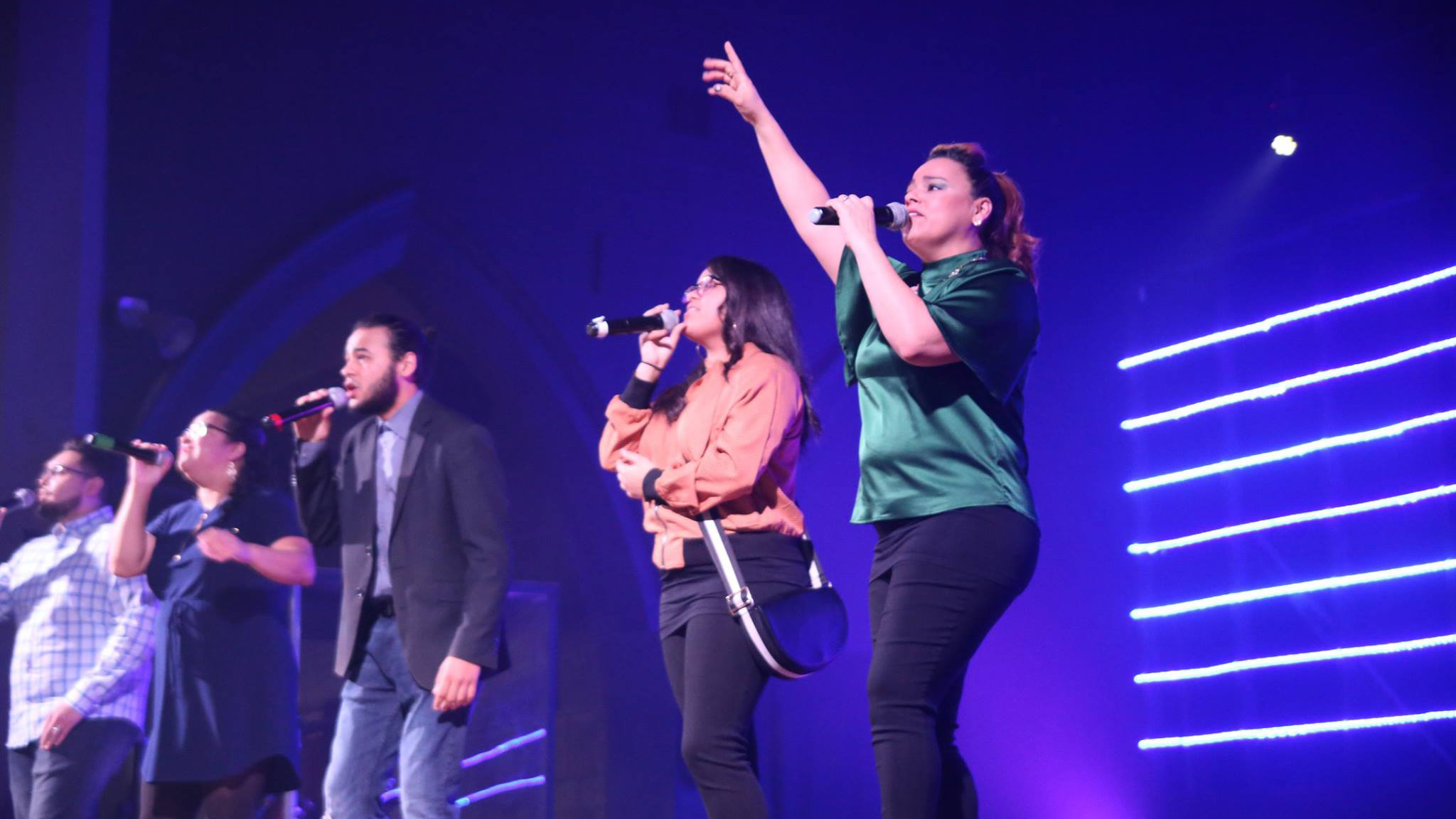 190726-02-vida_praise_team.jpeg