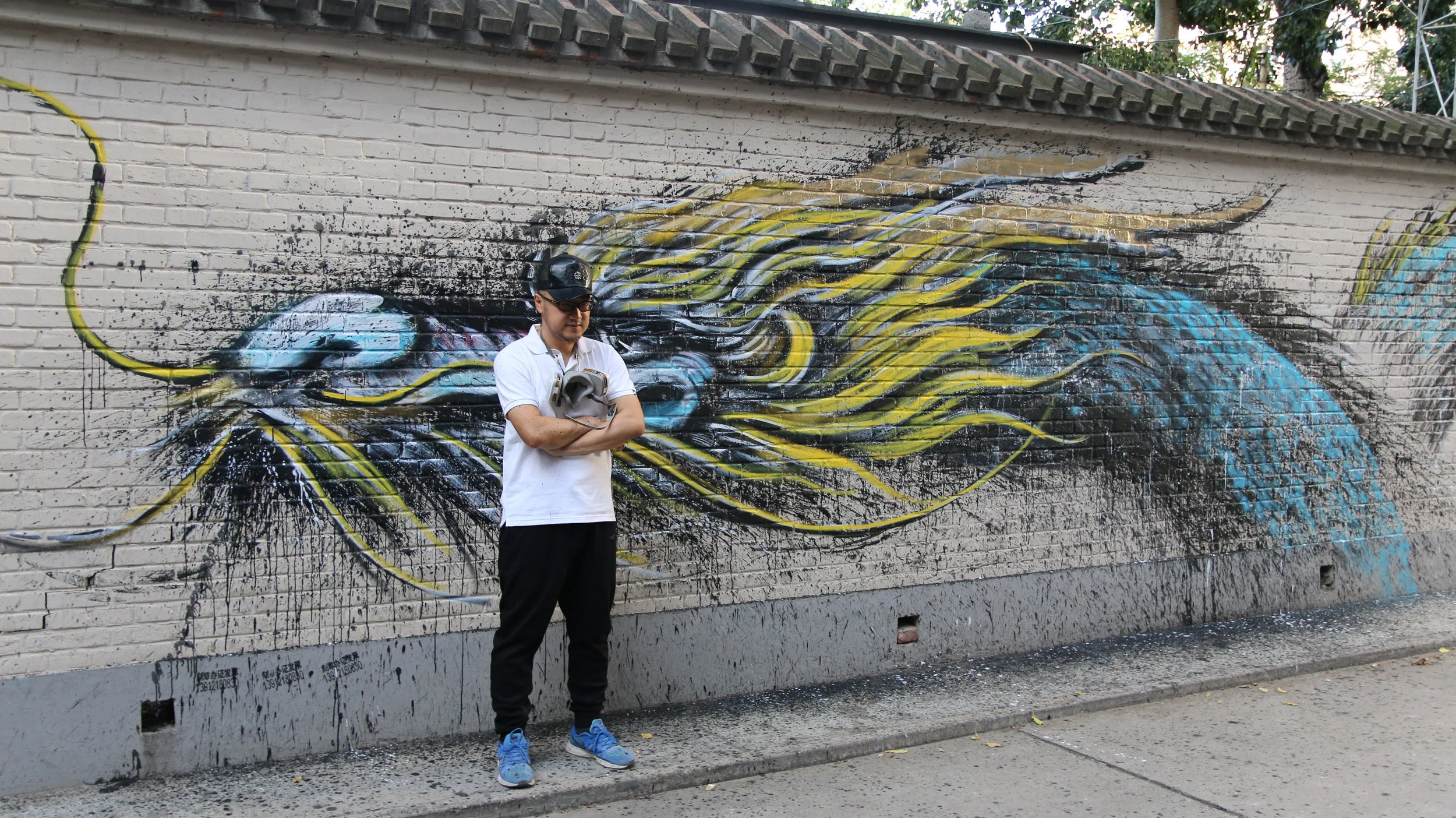 Watch a dragon take shape on a Beijing wall 