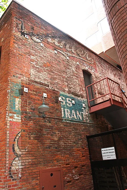 1105 Battery. Built in 1907 for the Independent Wood Co.; this building was converted to a bar & restaurant sometimes after 1912. Sailors used to be housed in the upper stories. Here are the remnants of a sign advertising the aforementioned restaurant as well as Rainier Beer, which was briefly brewed in San Francisco between when Washington went "dry" in 1916 and the rest of the nation followed suit in 1920.