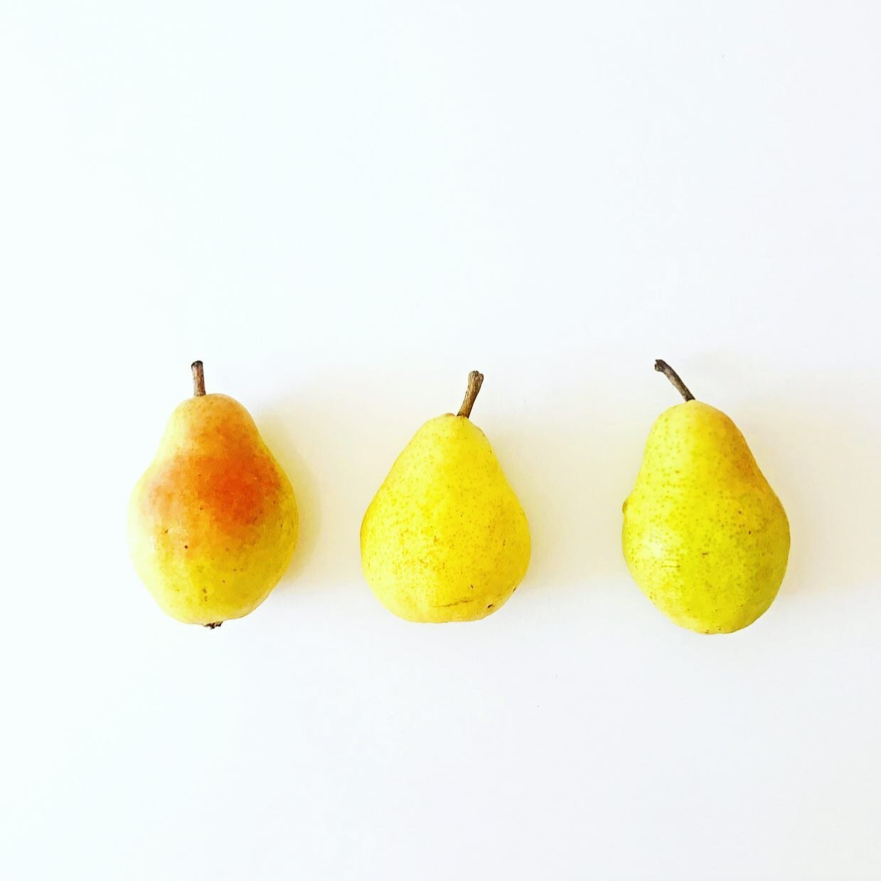 Hi guys.&nbsp;&nbsp;Today I want to talk about pears! I wasn't familiar with Anjou pears until I came to California. They are highly nutritious and one pear has 110 calories, 1g&nbsp;&nbsp;of protein, 27g of carbs, 6 g of fibers, and Vitamin C, K, Po