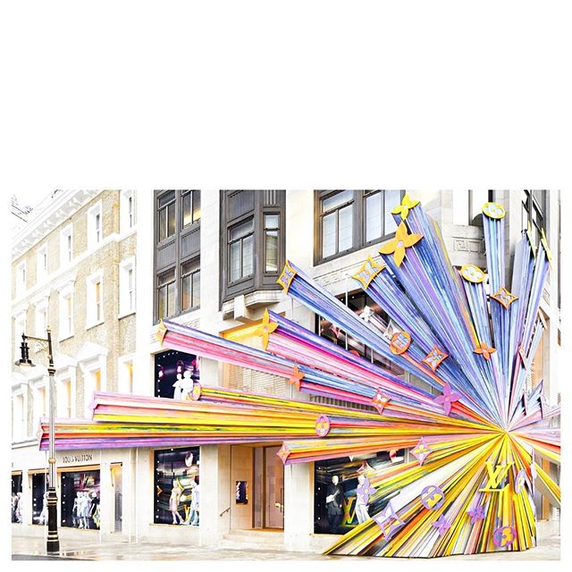 ▫️Pure design in  Louis Vuitton&rsquo;s London Maison
.
.
.
www.mercedesarsuaga.com
.
.
.
.
.
#decoracioninteriores #shopdesign #inspohomedecor #refromasintegrales #renovation #interiordesign #homerenovation #remodeling #renovating #decoration #decor