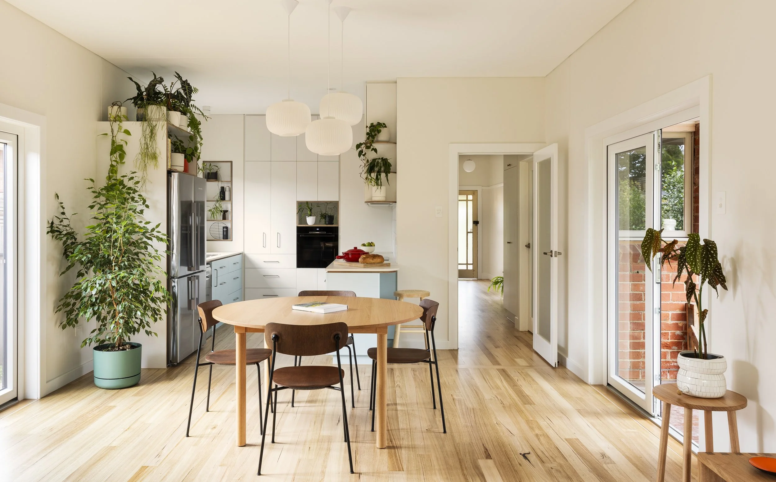 New kitchen & dining with loads of storage & external access