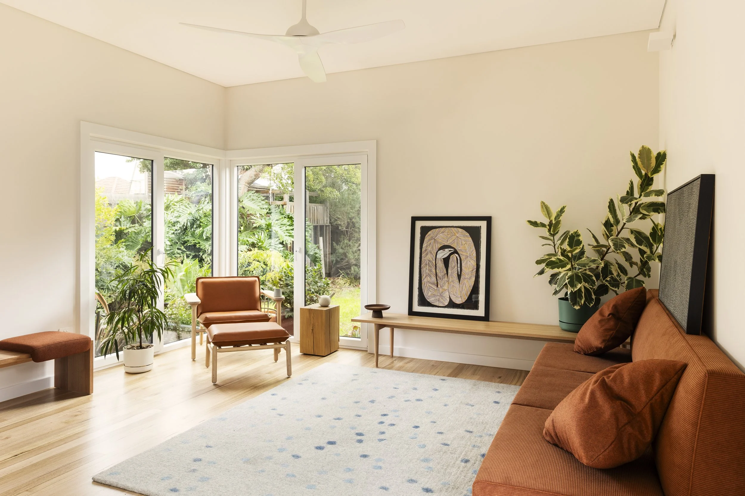 Corner window situates the room within the garden